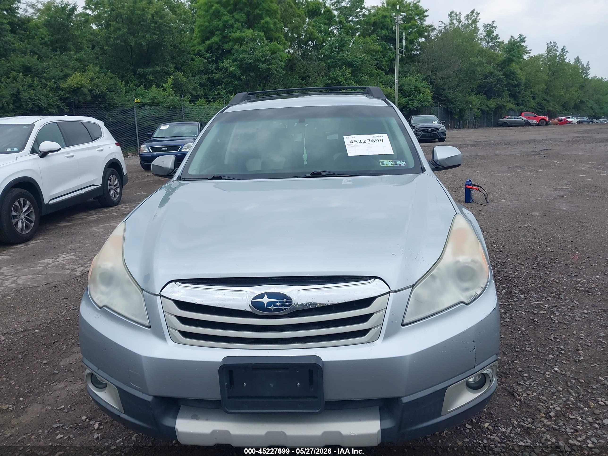 SUBARU OUTBACK image 6