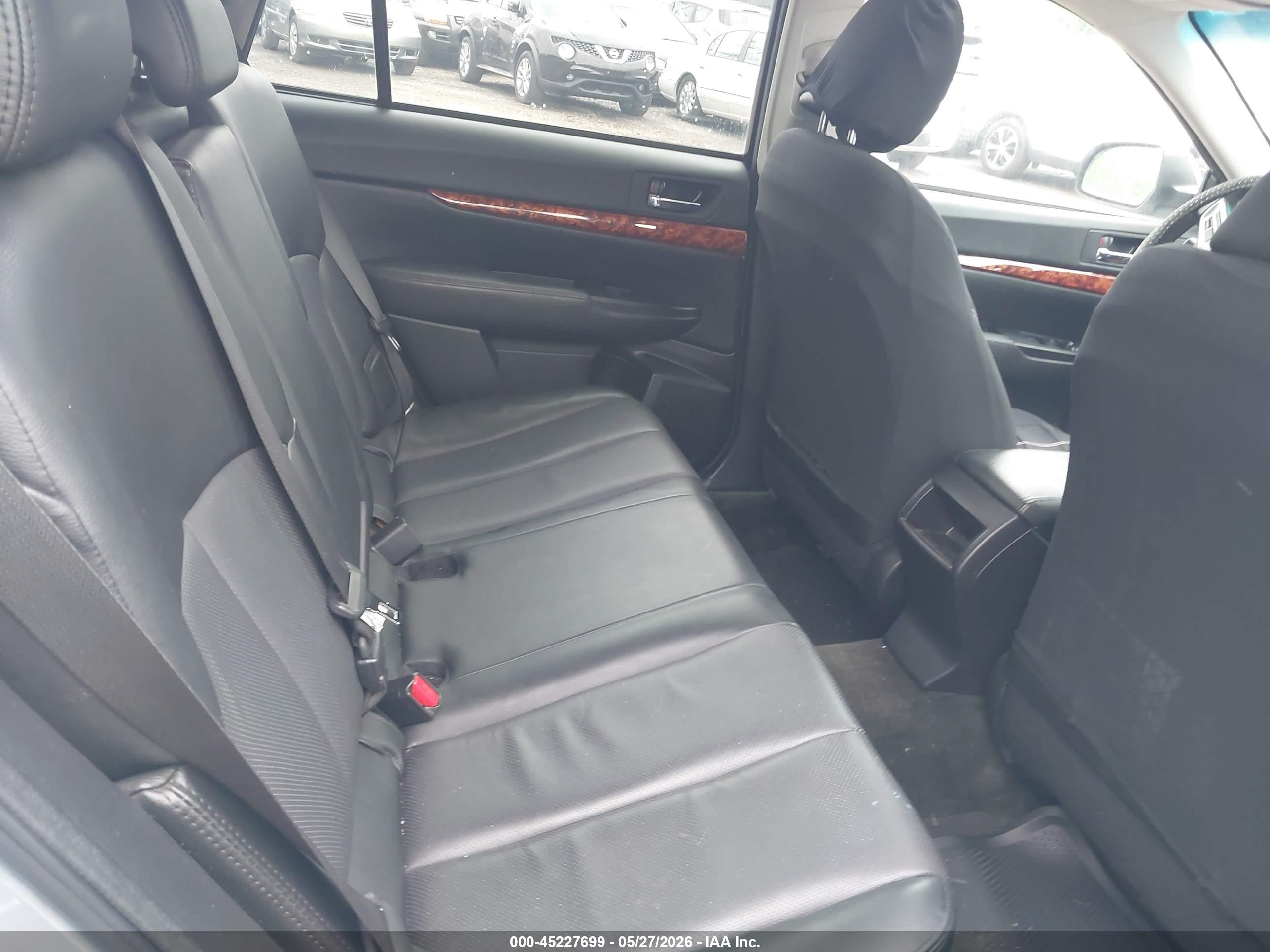 SUBARU OUTBACK image 8