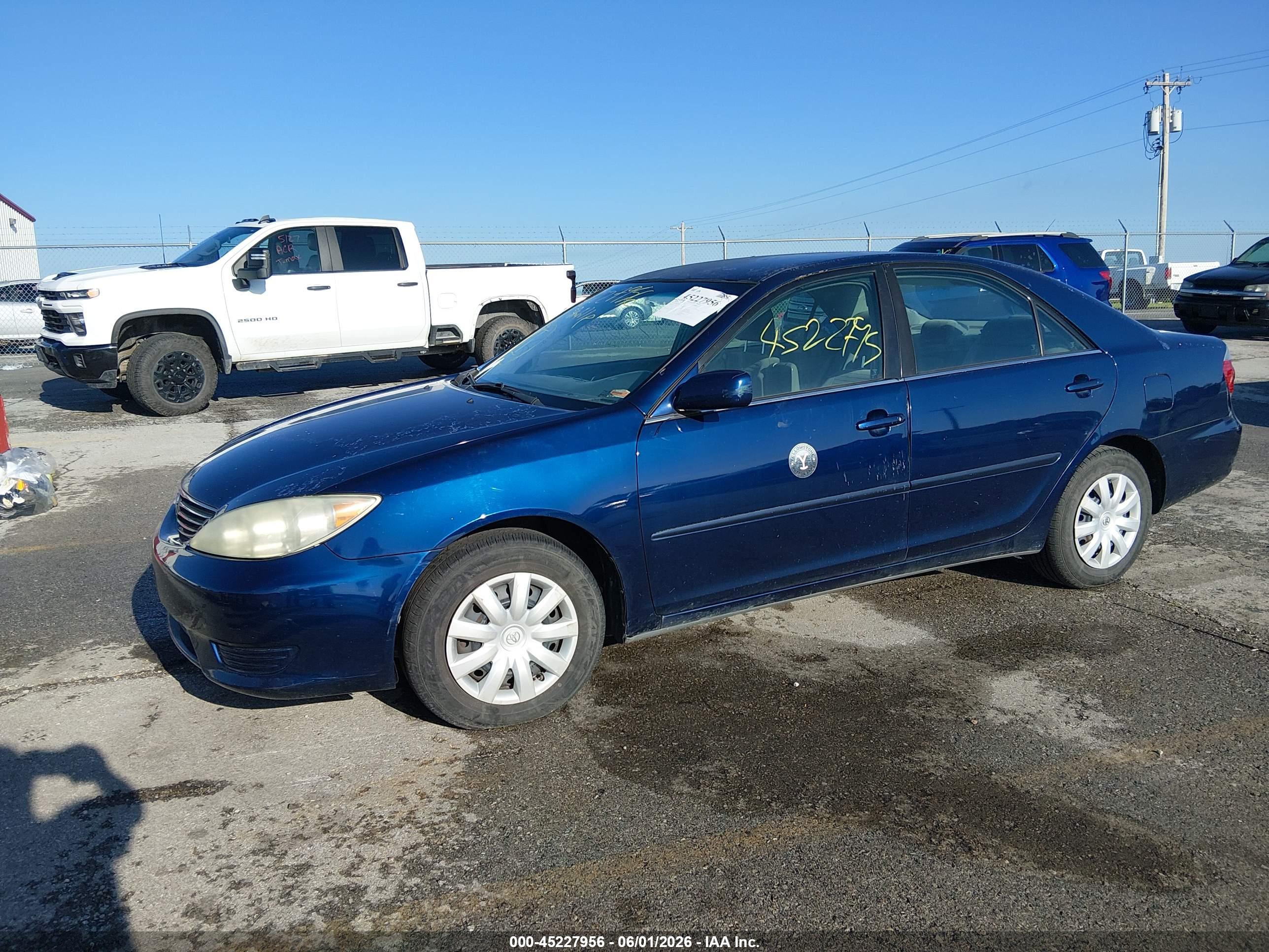 TOYOTA CAMRY image 2