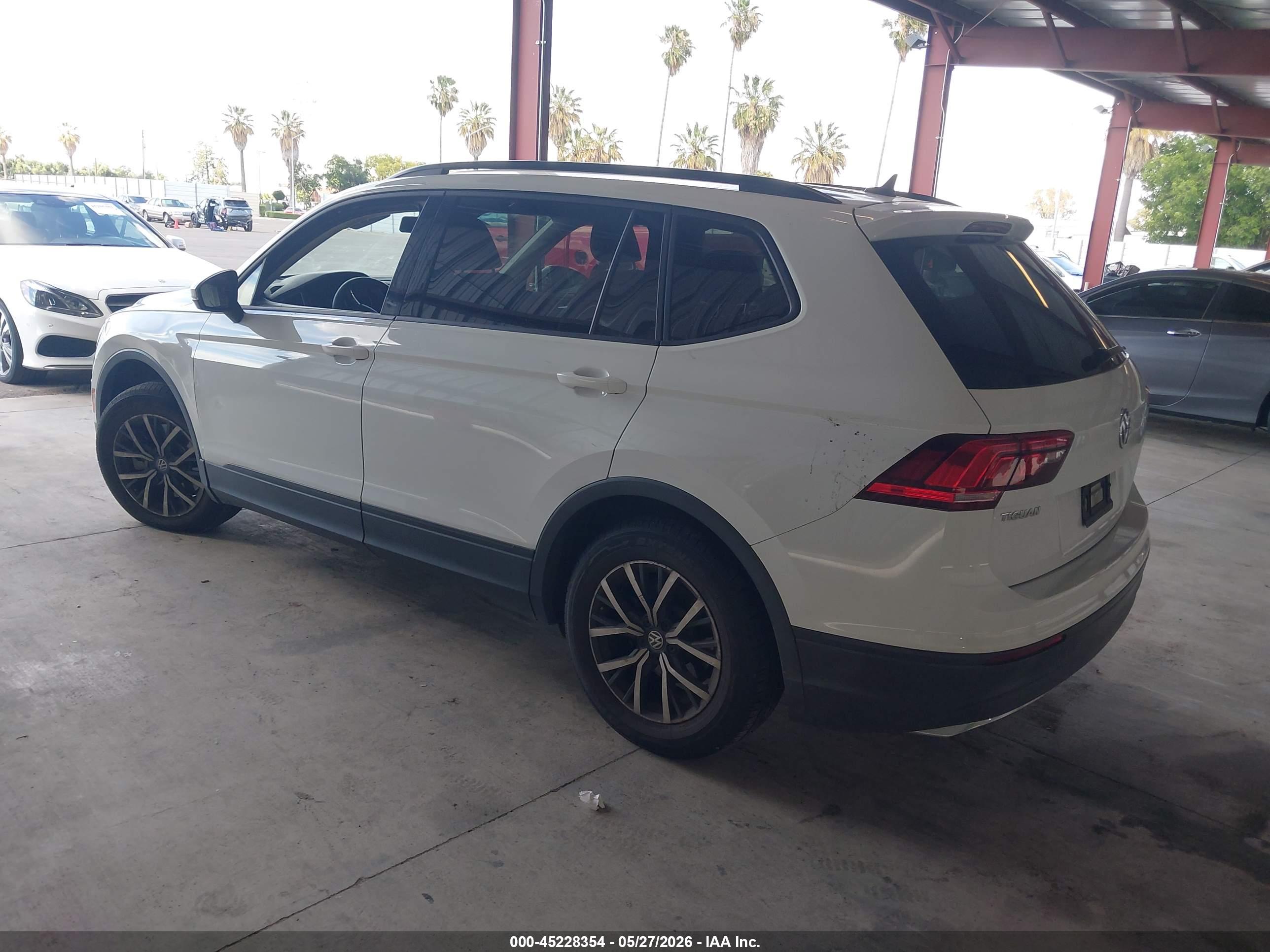 VOLKSWAGEN TIGUAN image 3