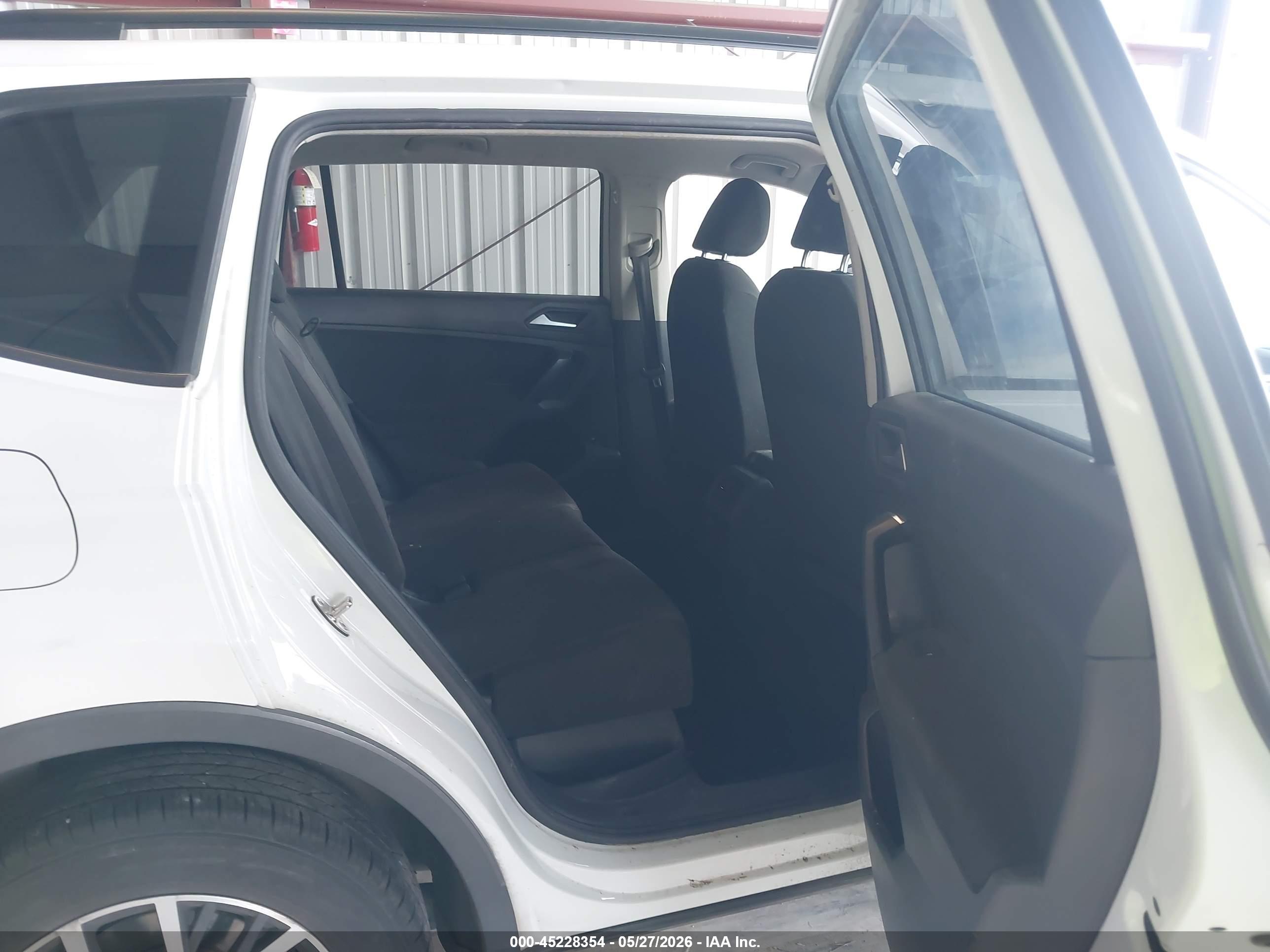 VOLKSWAGEN TIGUAN image 8