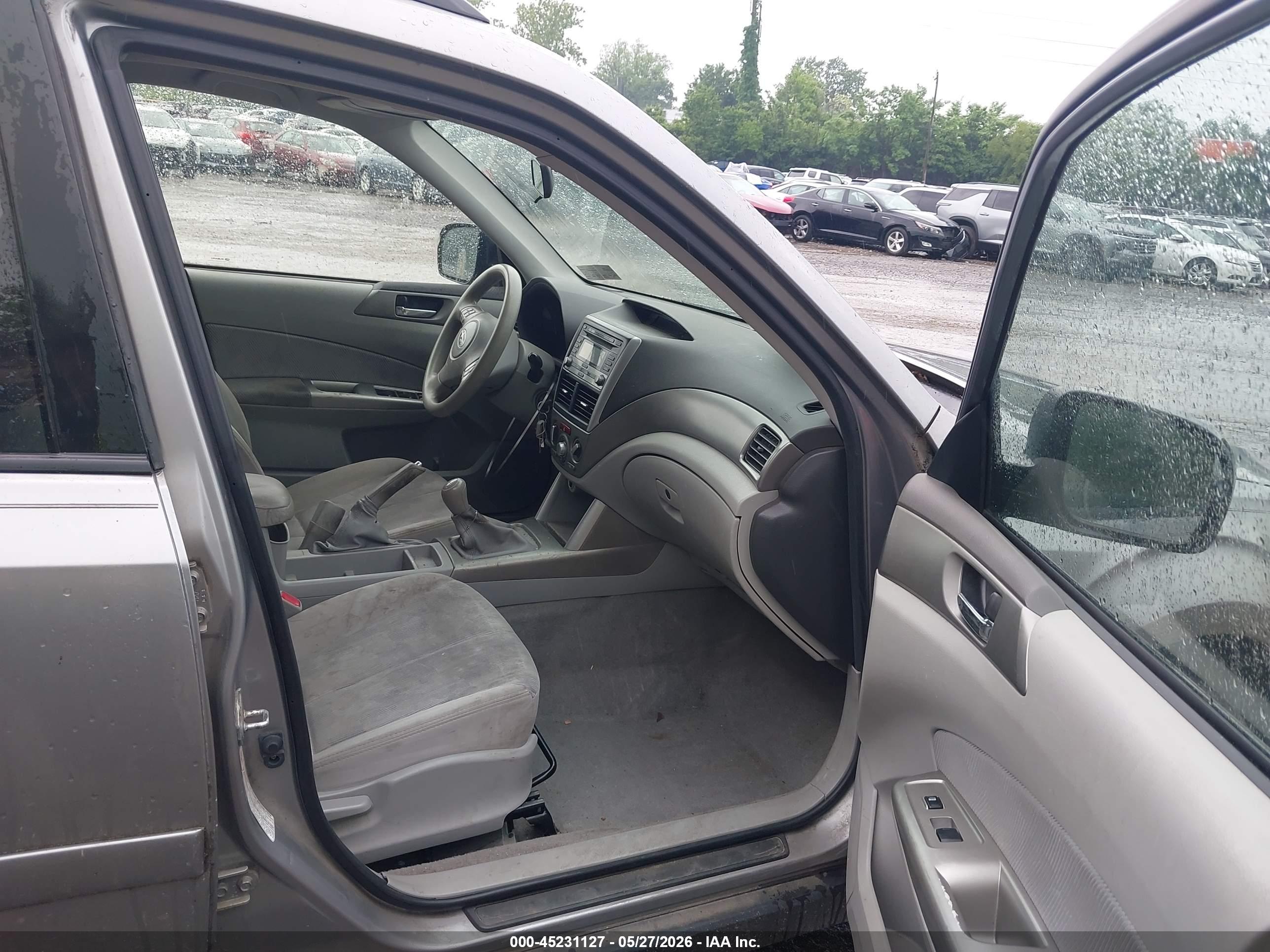 SUBARU FORESTER image 5