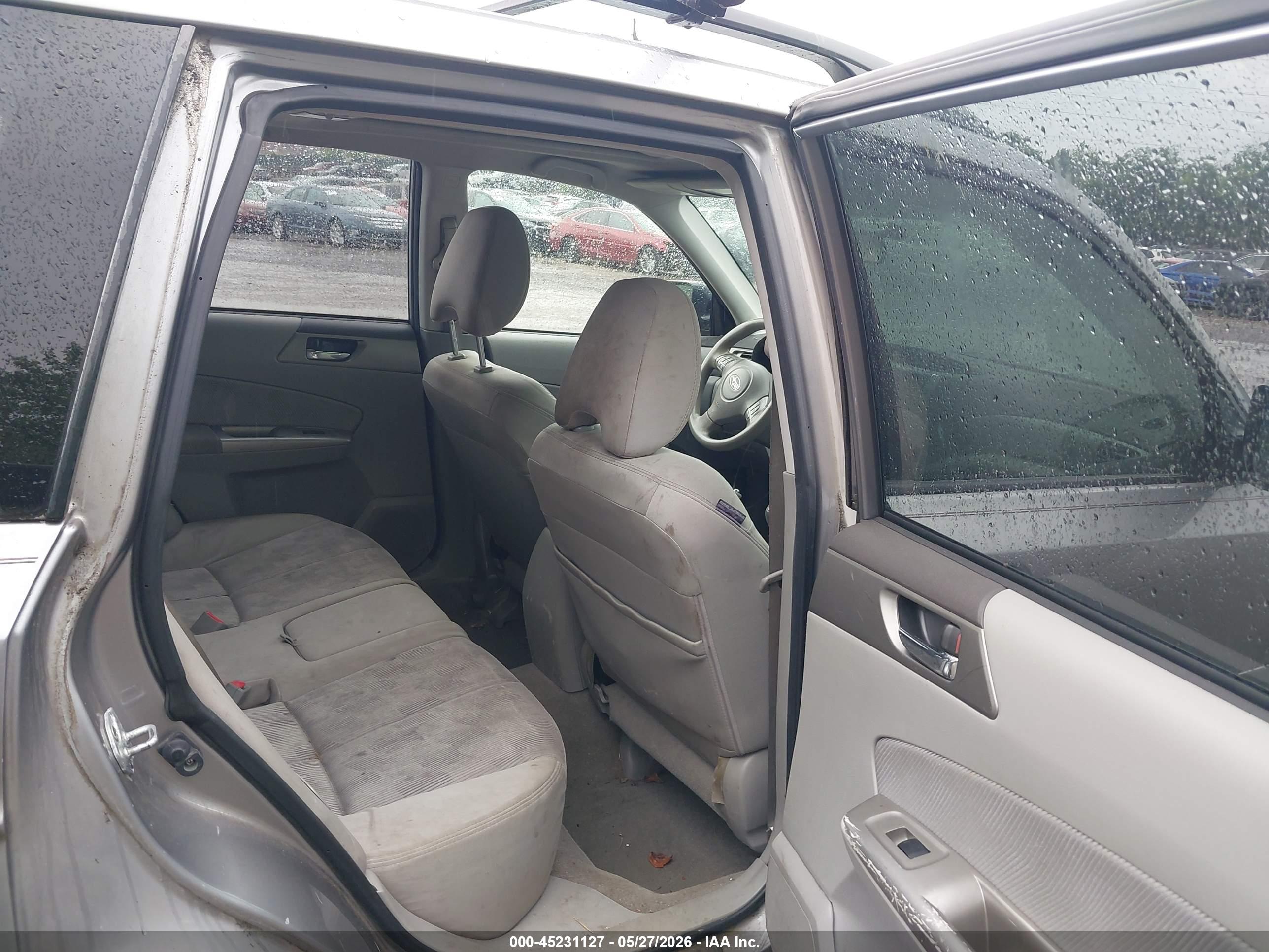 SUBARU FORESTER image 8