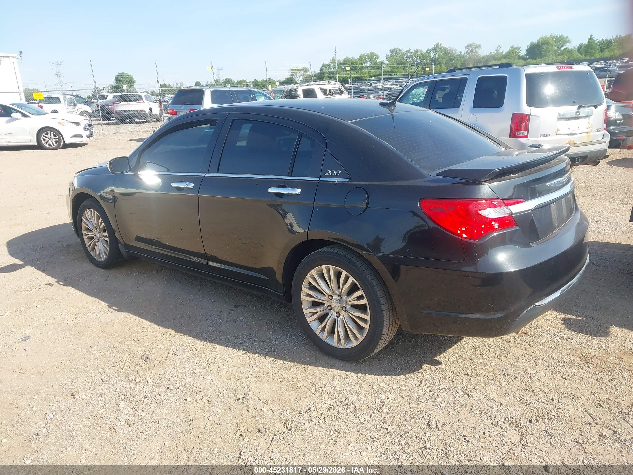 CHRYSLER 200 image 3