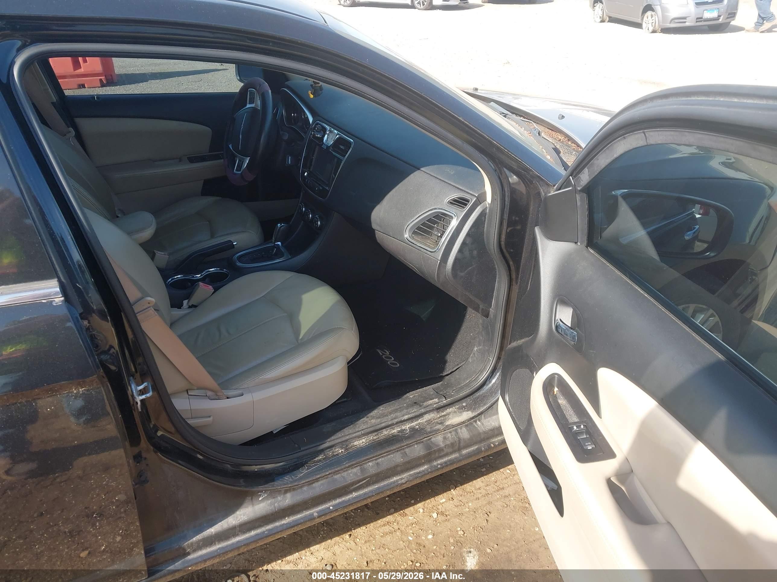 CHRYSLER 200 image 5