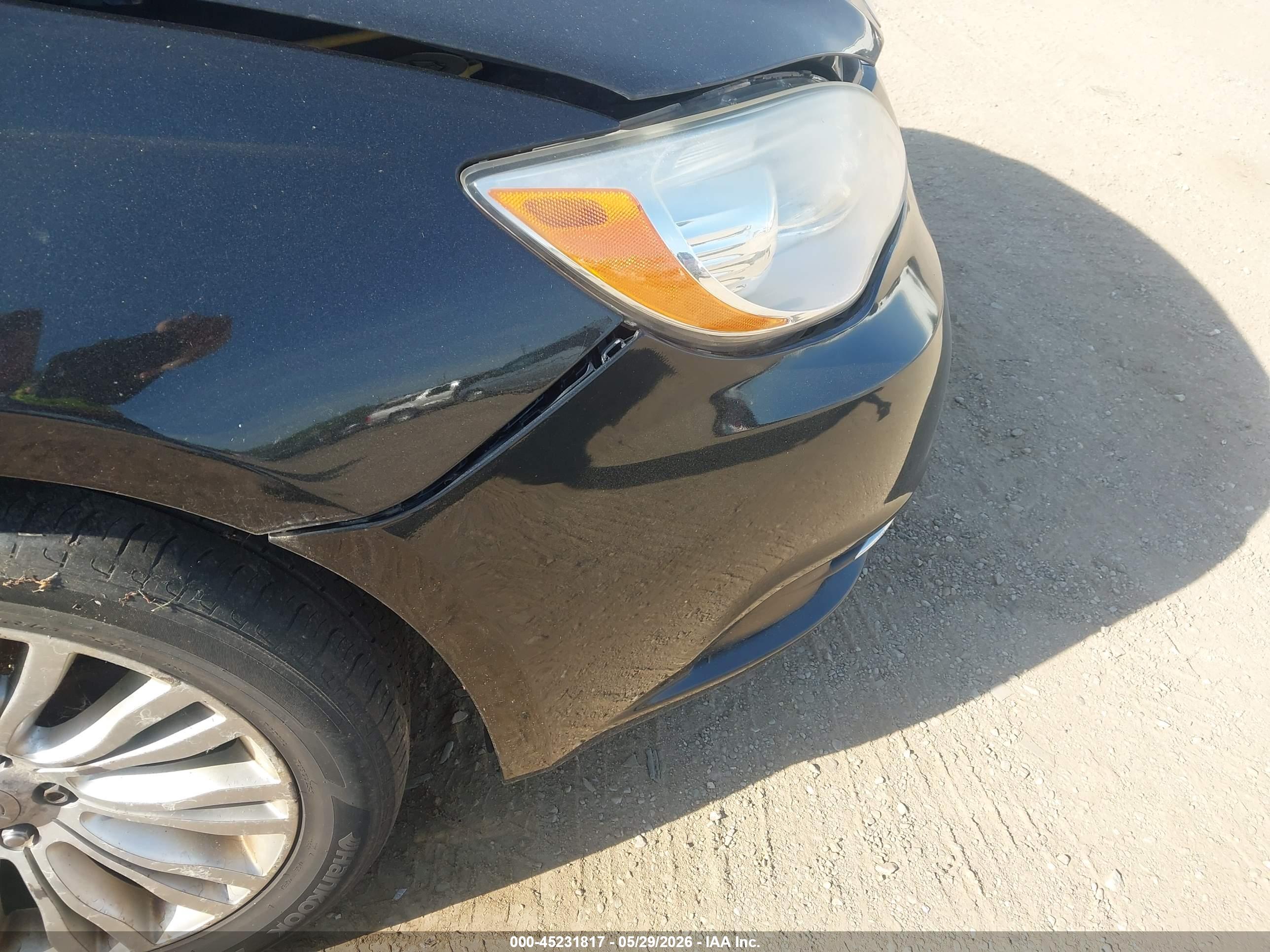CHRYSLER 200 image 6
