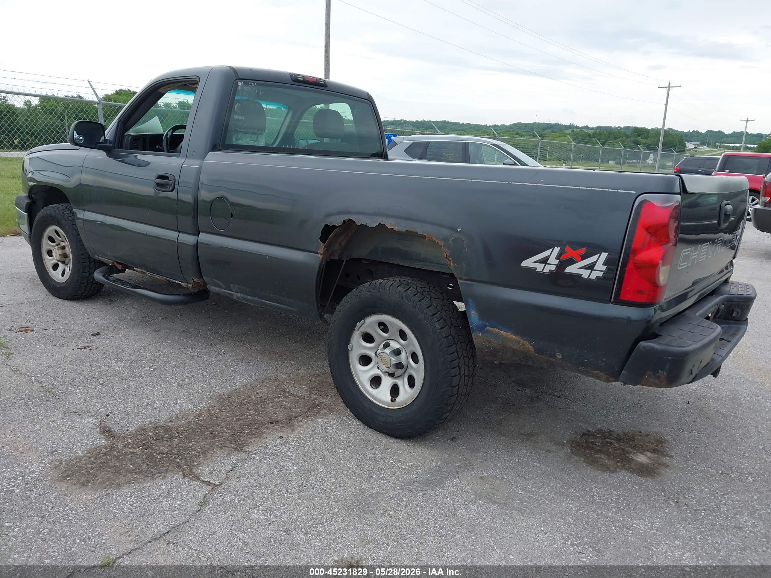 CHEVROLET SILVERADO image 3
