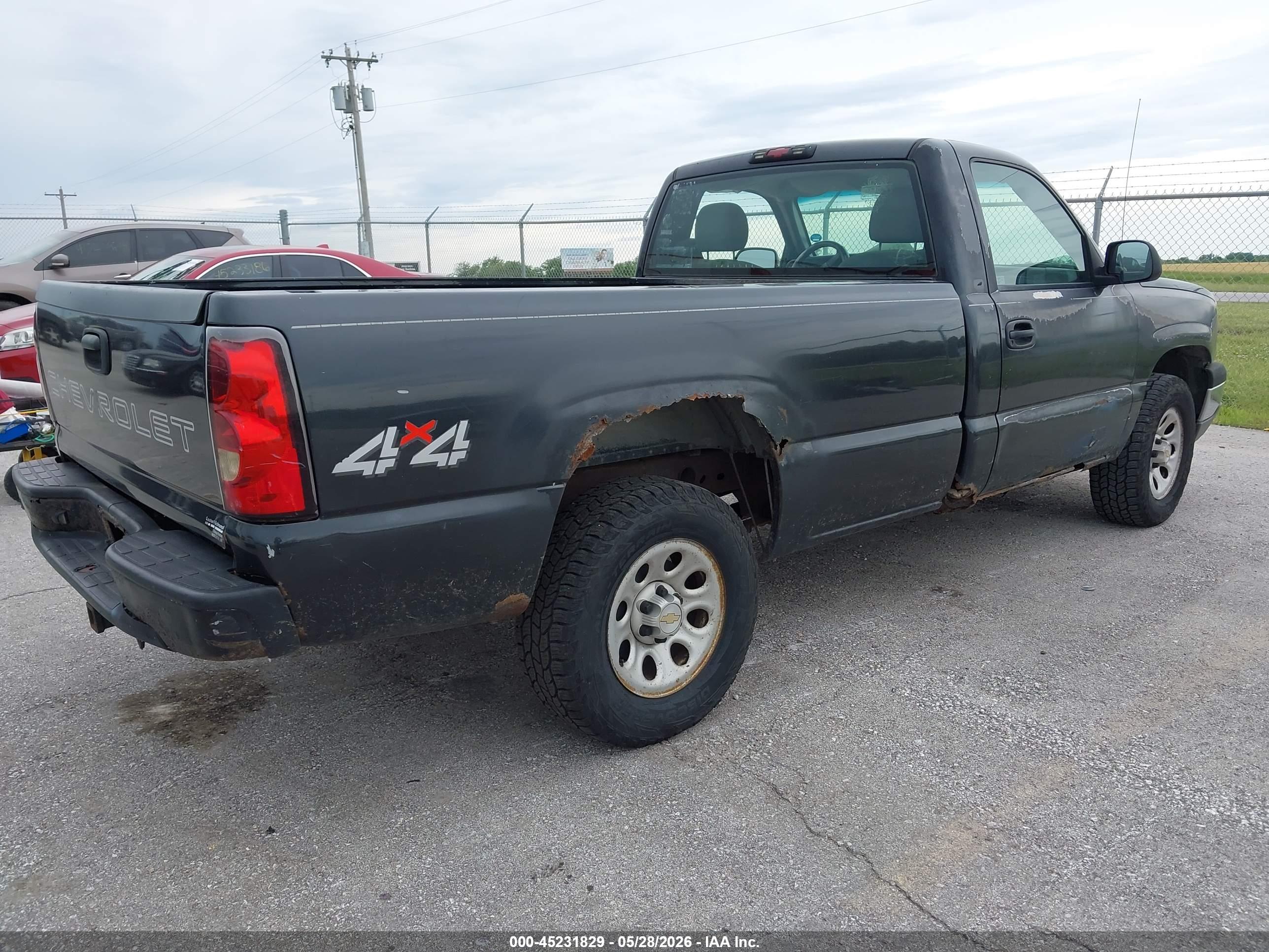 CHEVROLET SILVERADO image 4