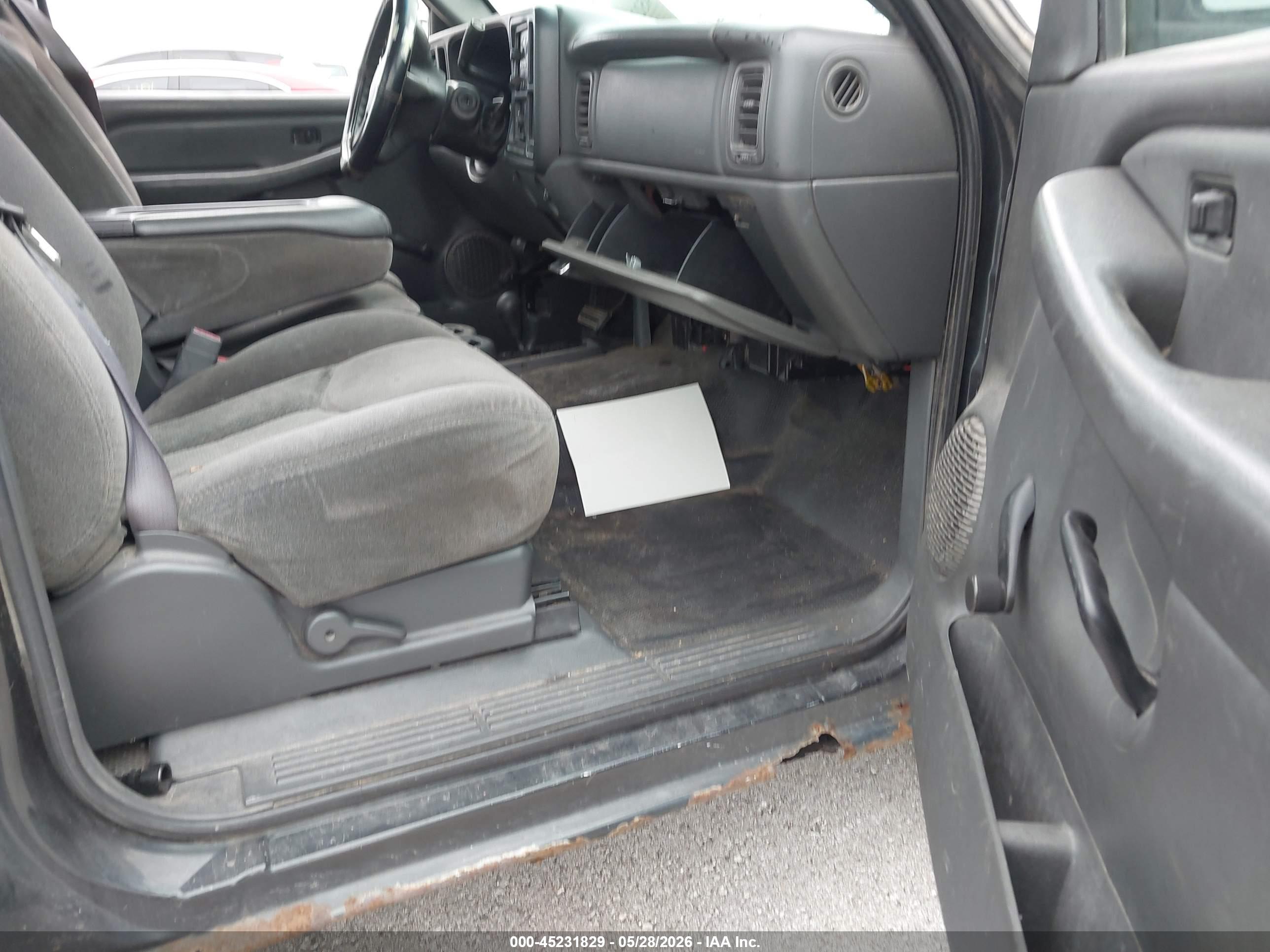 CHEVROLET SILVERADO image 5