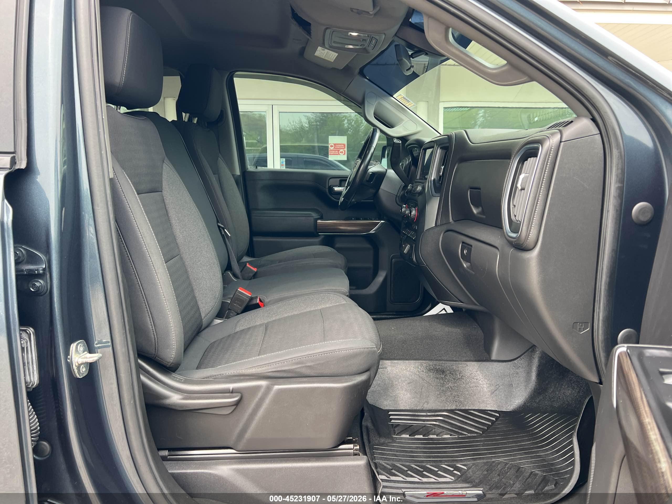 CHEVROLET SILVERADO image 5