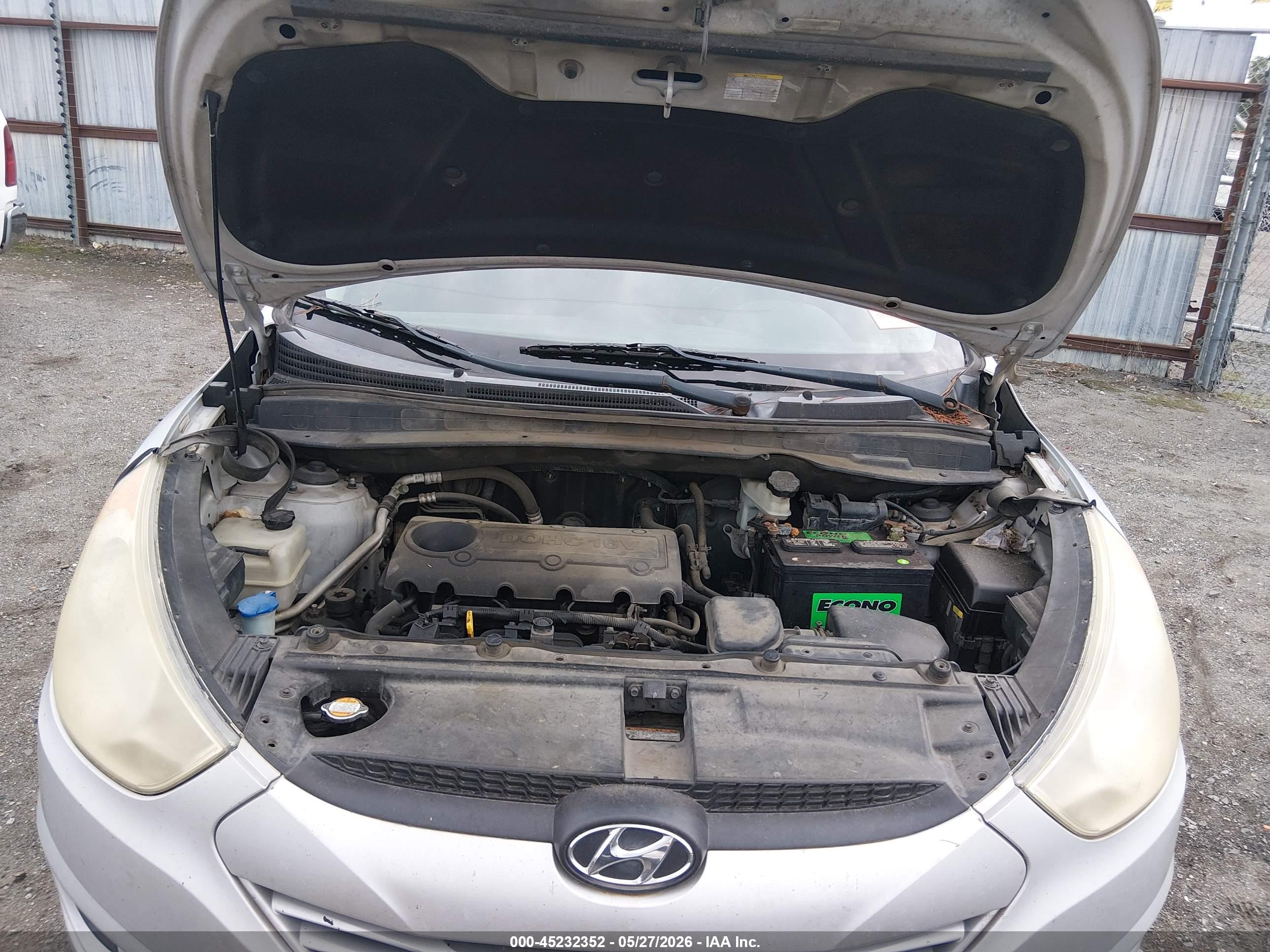 HYUNDAI TUCSON image 10