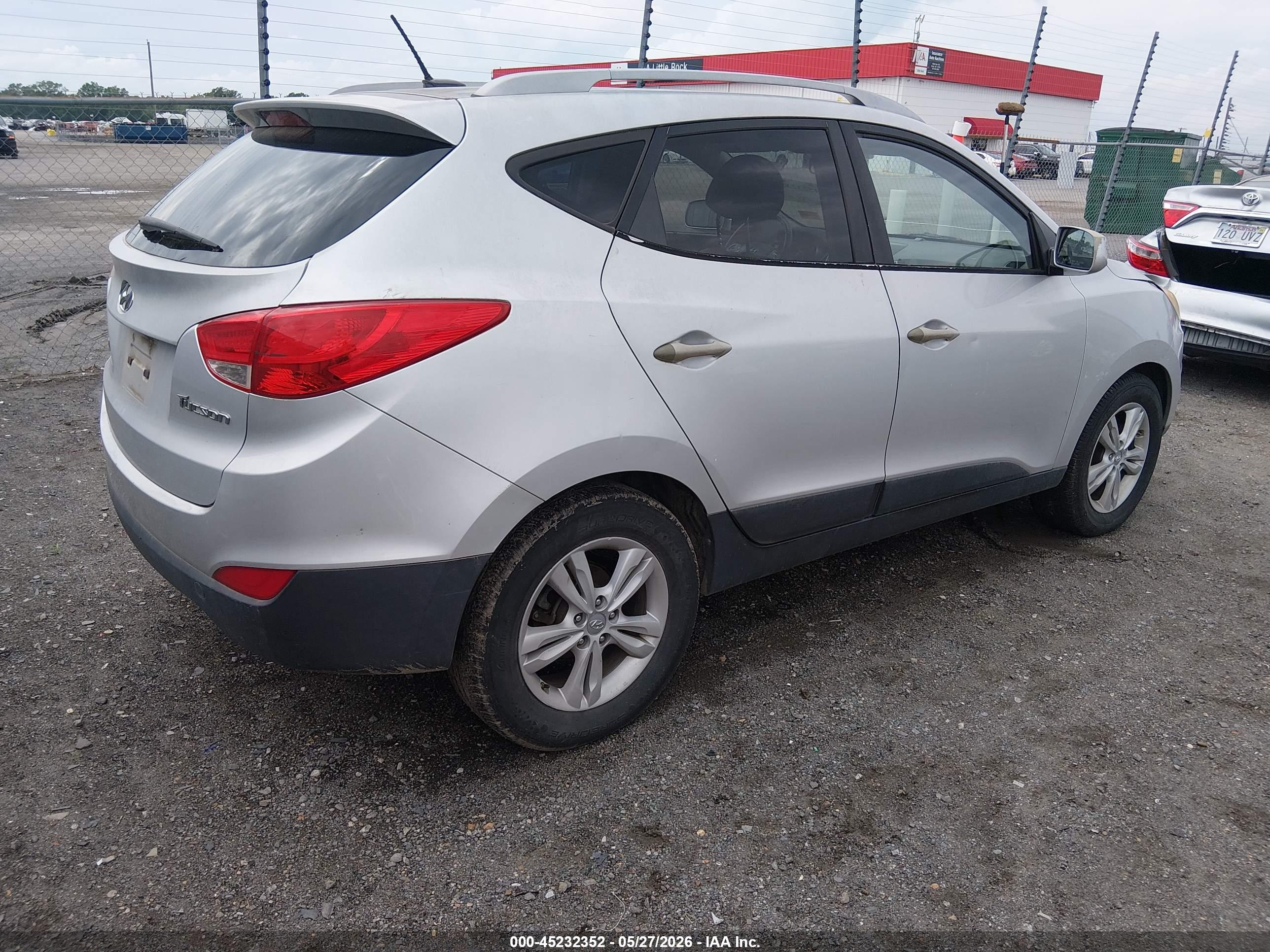 HYUNDAI TUCSON image 4