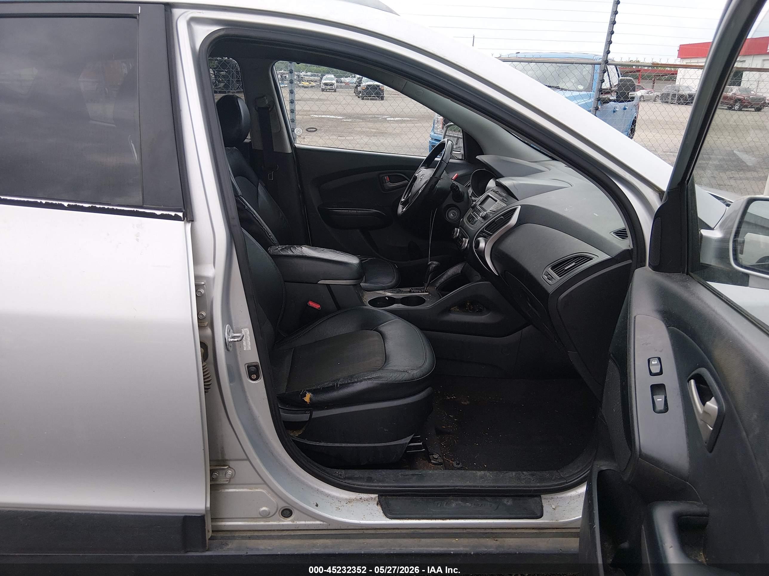 HYUNDAI TUCSON image 5