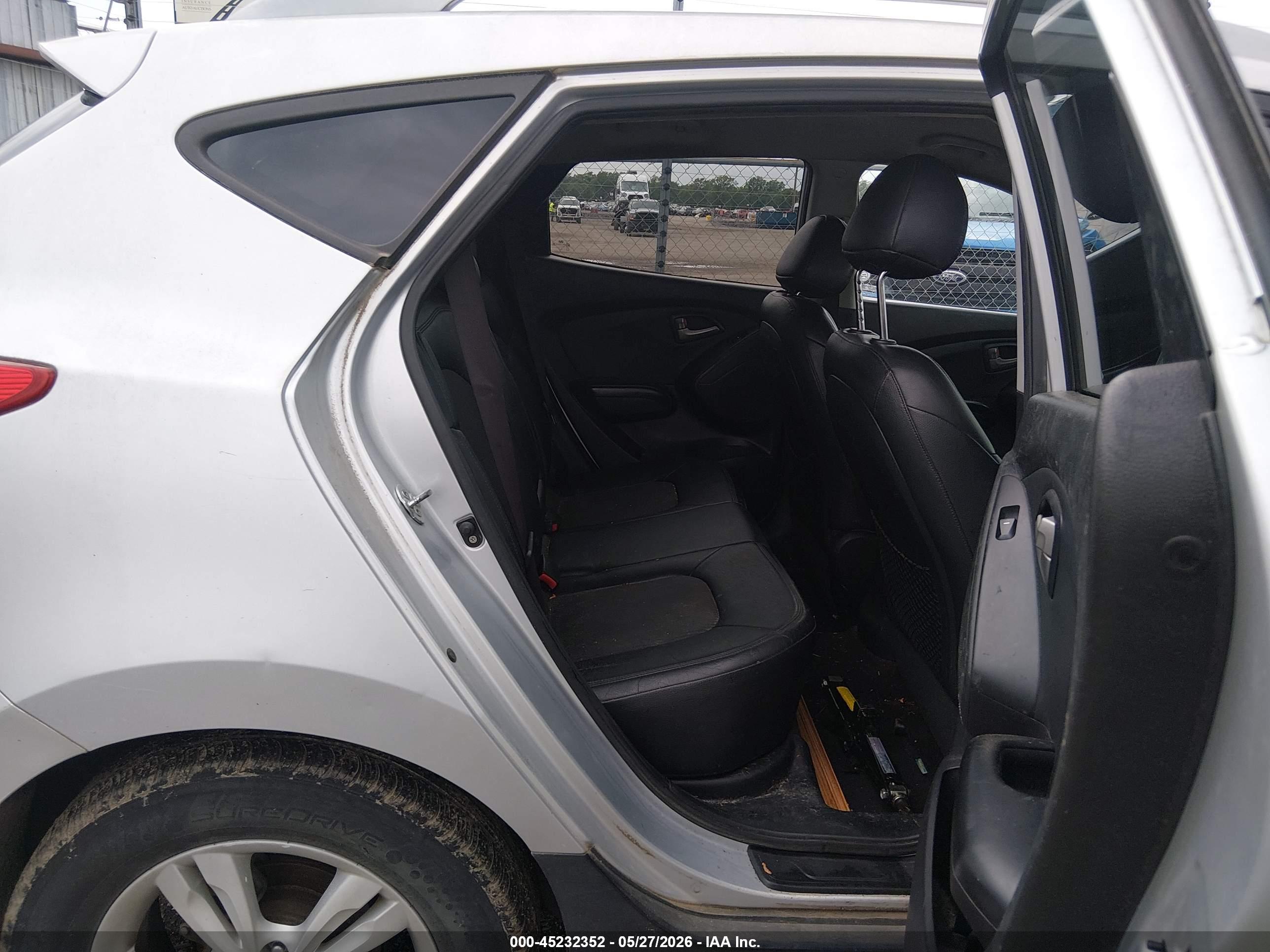 HYUNDAI TUCSON image 8