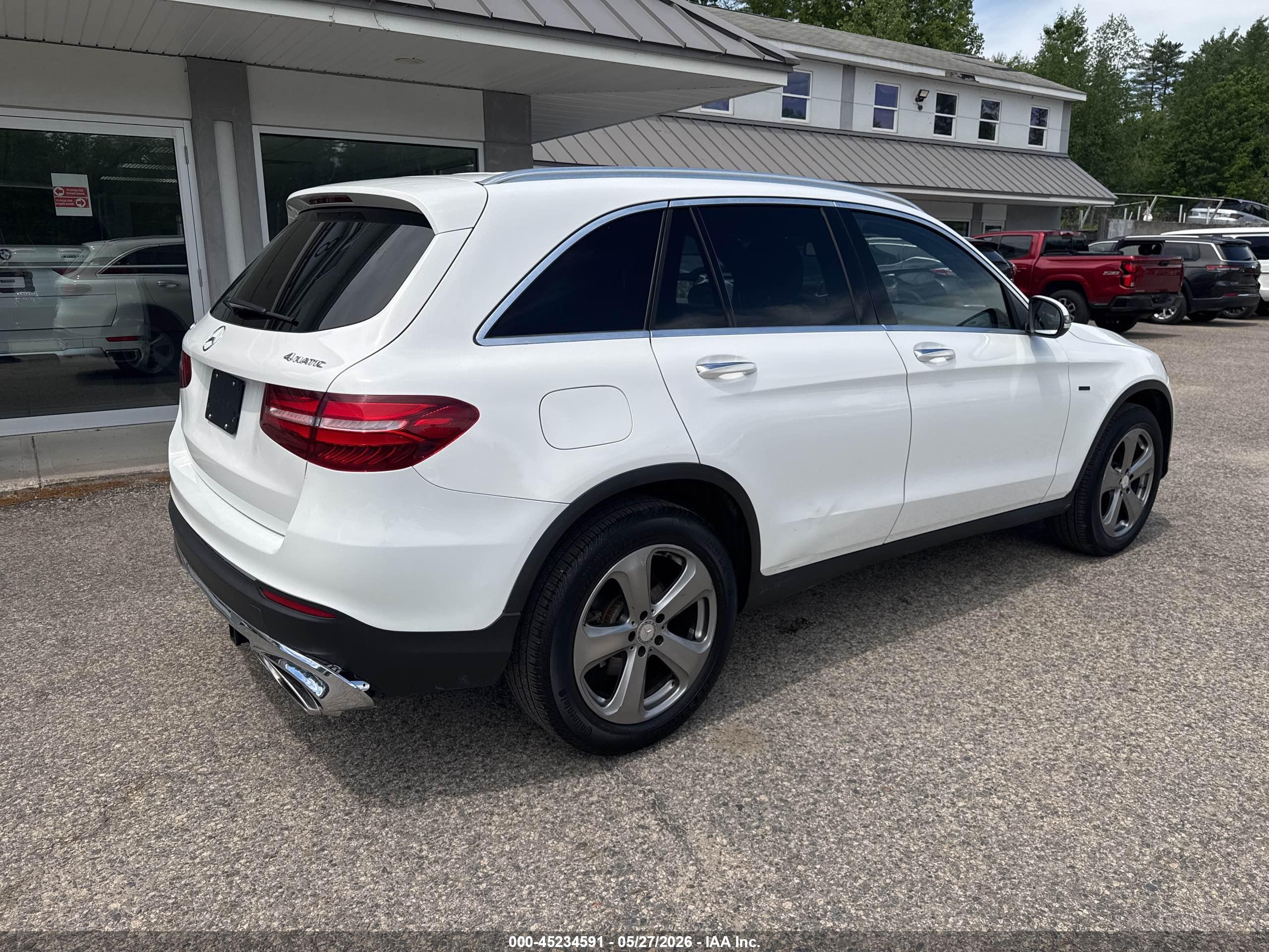 MERCEDES-BENZ GLC image 4