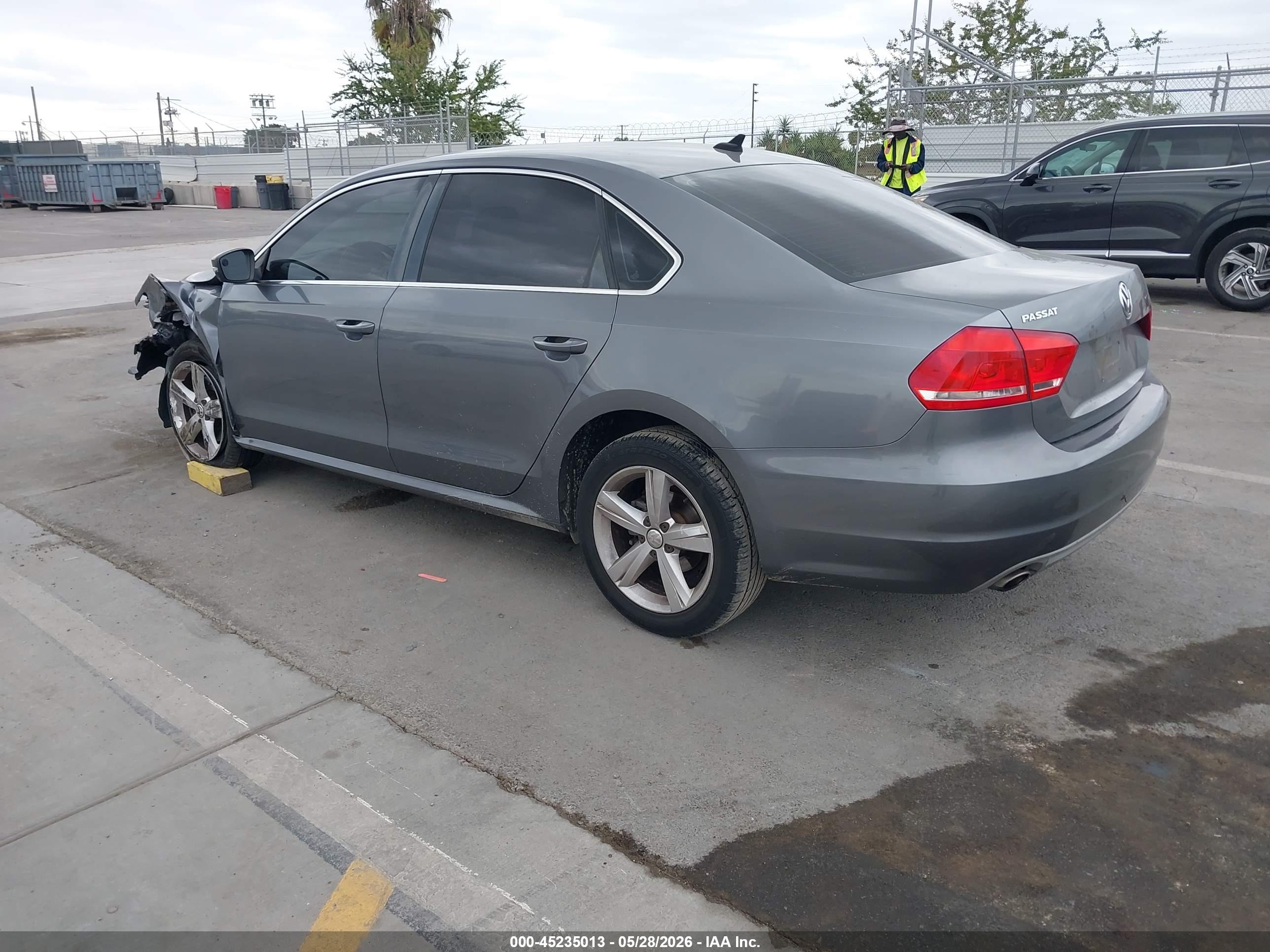 VOLKSWAGEN PASSAT image 3