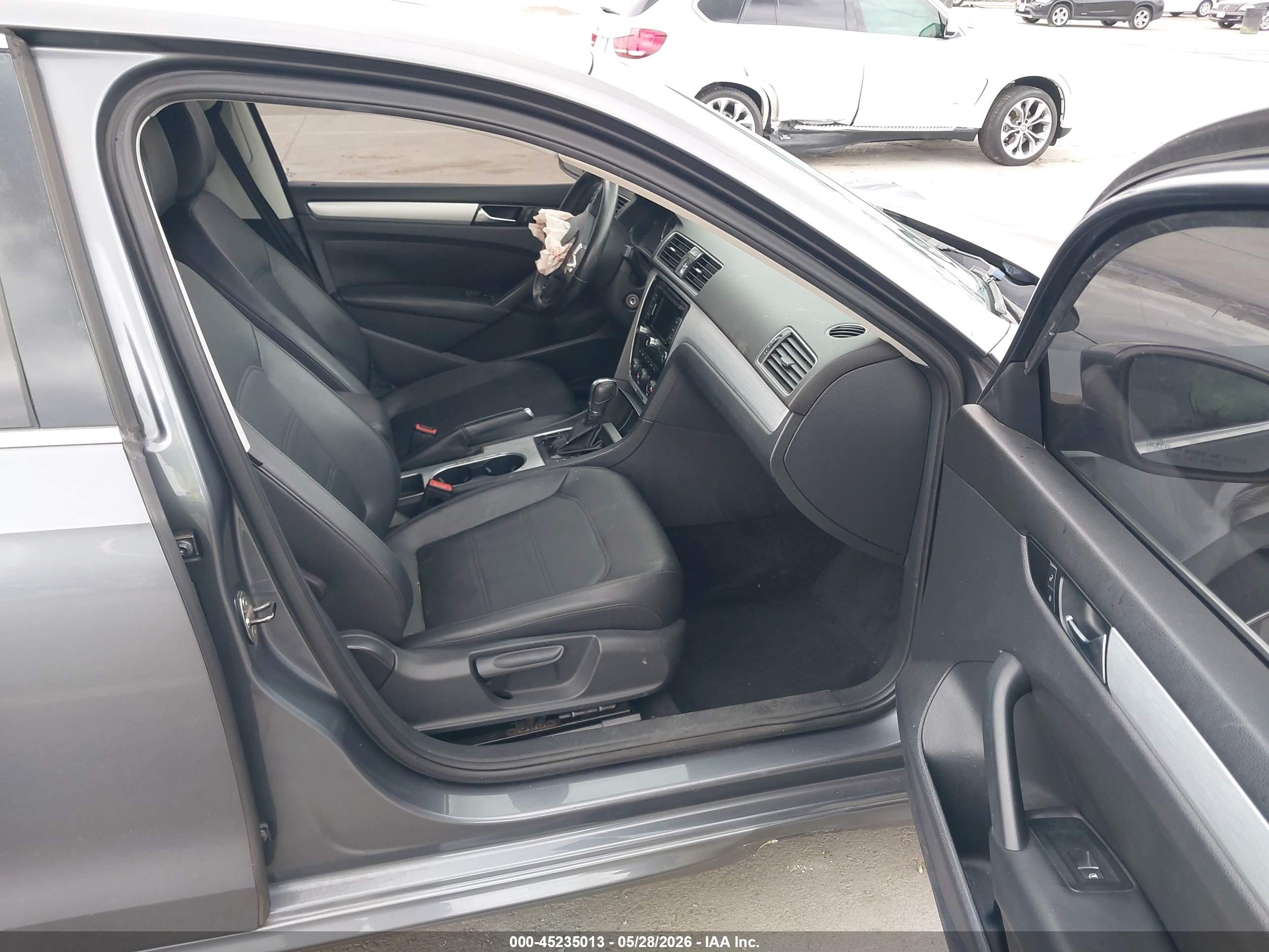 VOLKSWAGEN PASSAT image 5