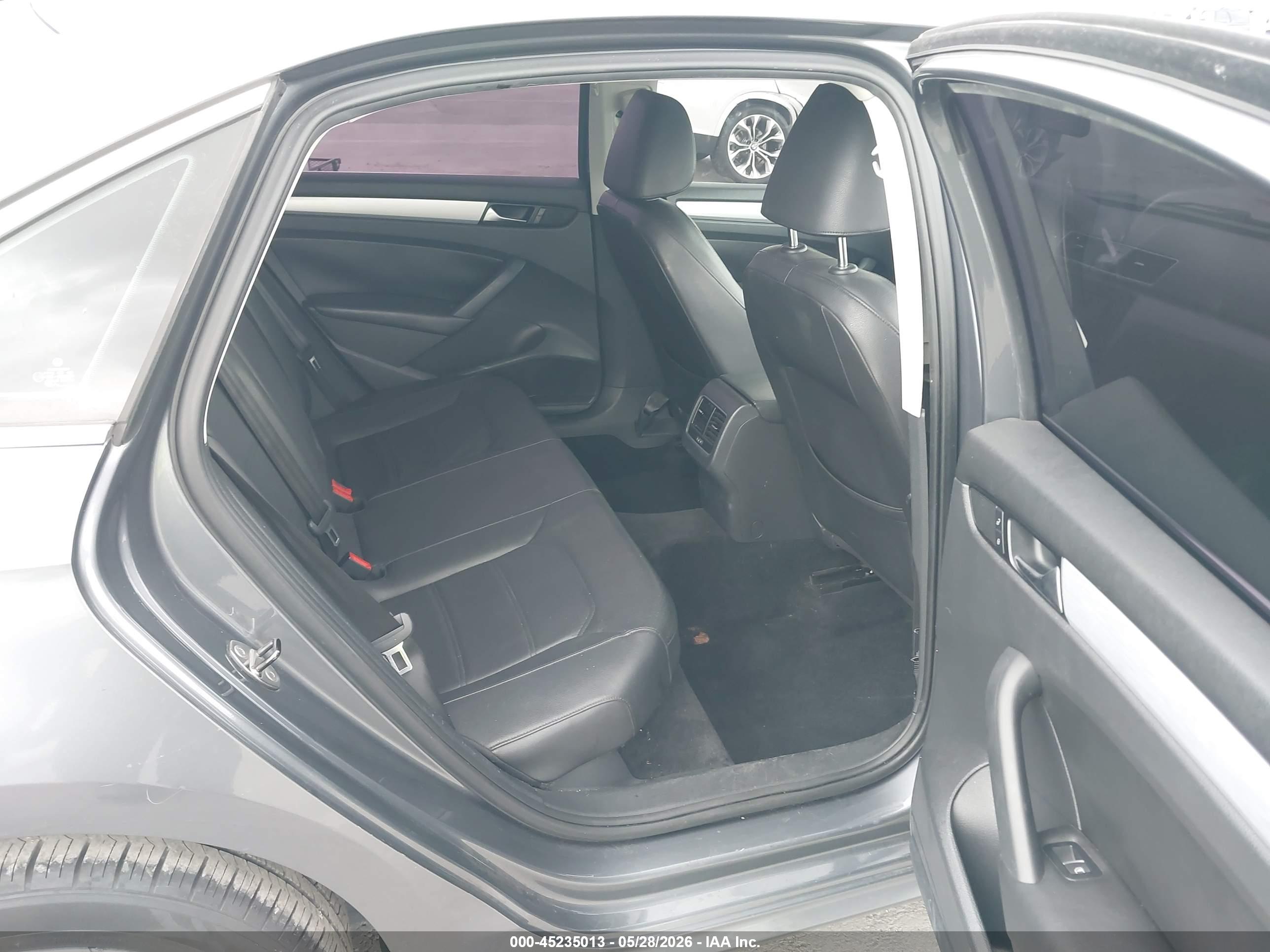 VOLKSWAGEN PASSAT image 8