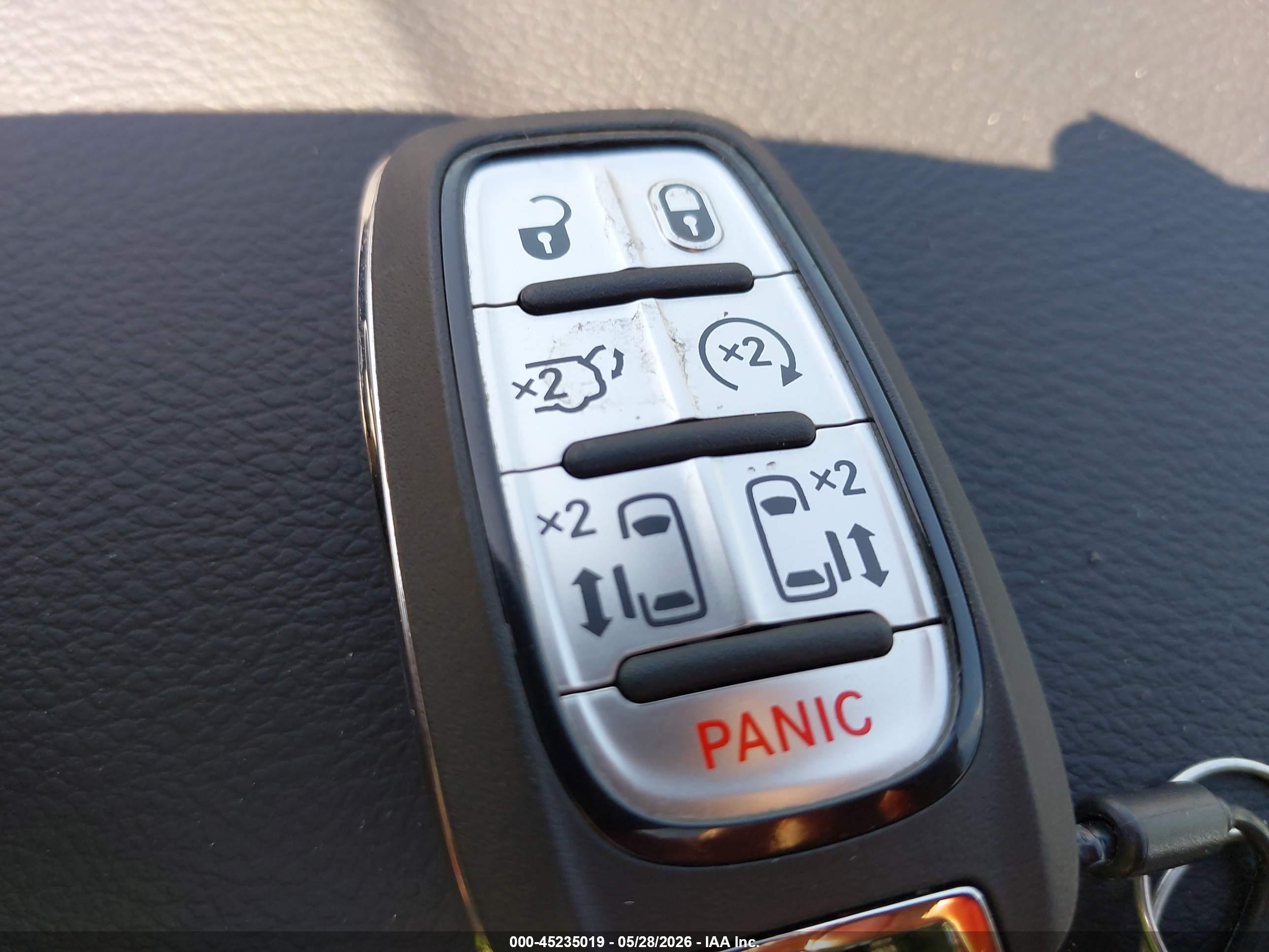 CHRYSLER PACIFICA image 11