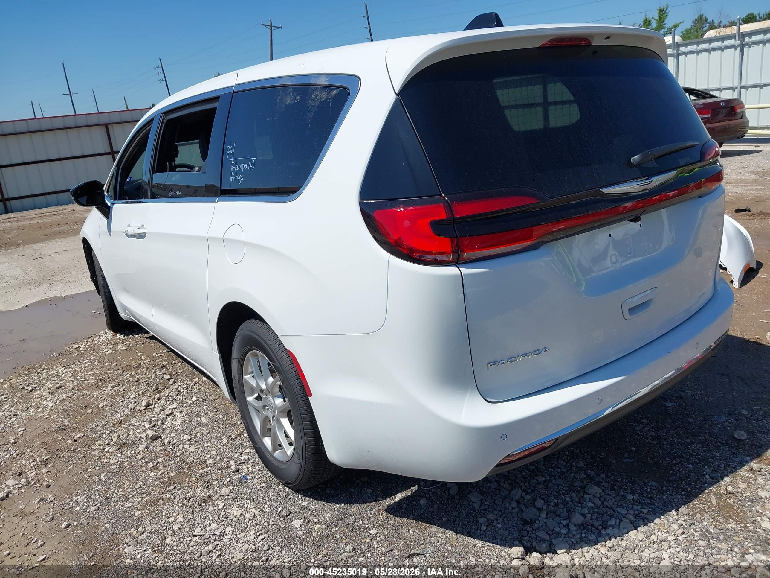 CHRYSLER PACIFICA image 3