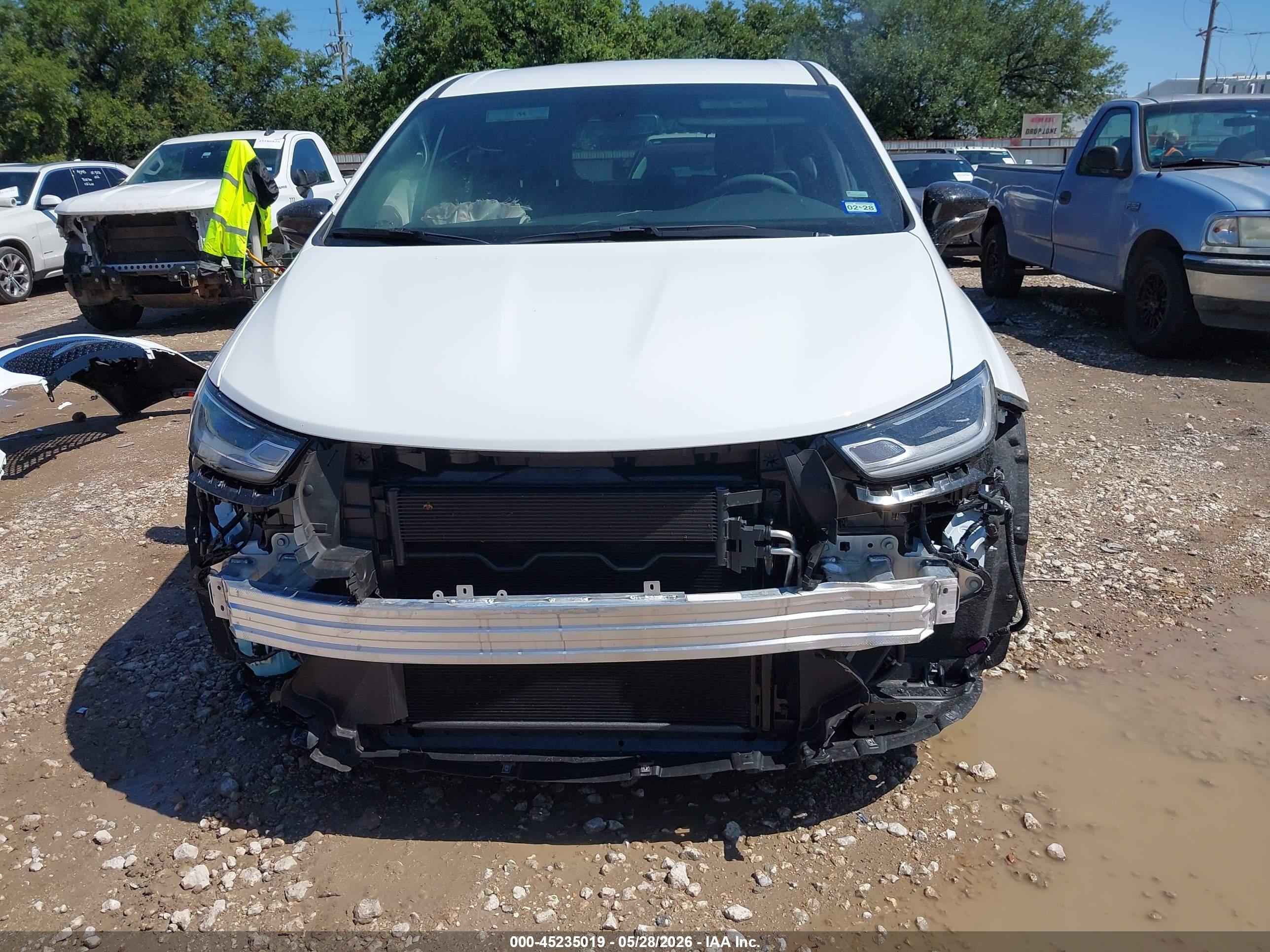CHRYSLER PACIFICA image 6