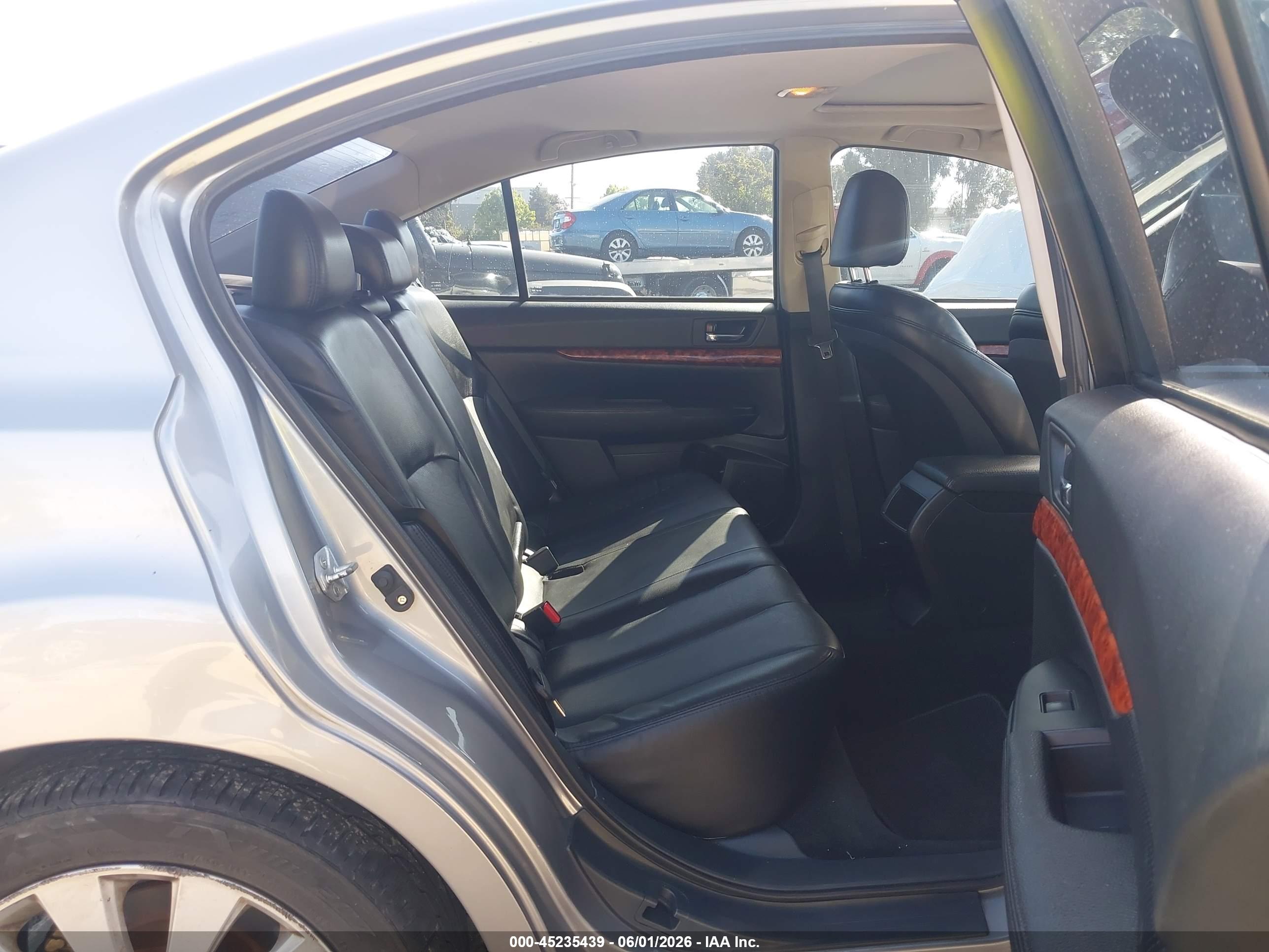SUBARU LEGACY image 8