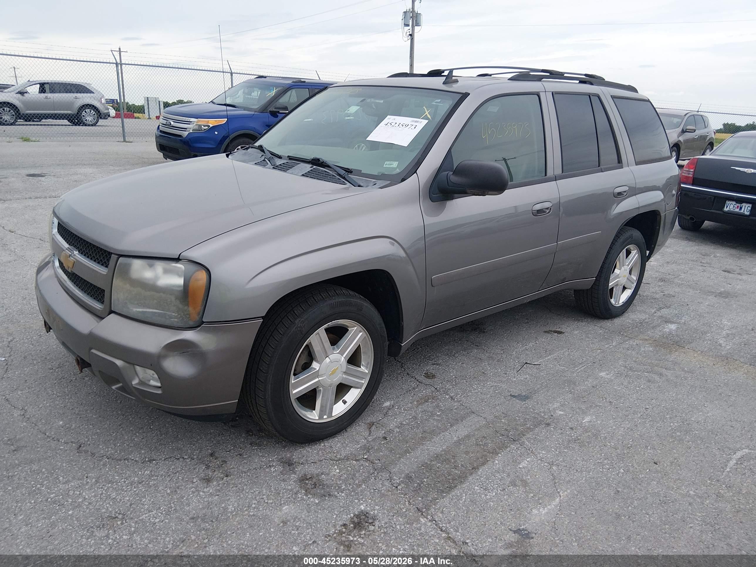 CHEVROLET TRAILBLAZER image 2
