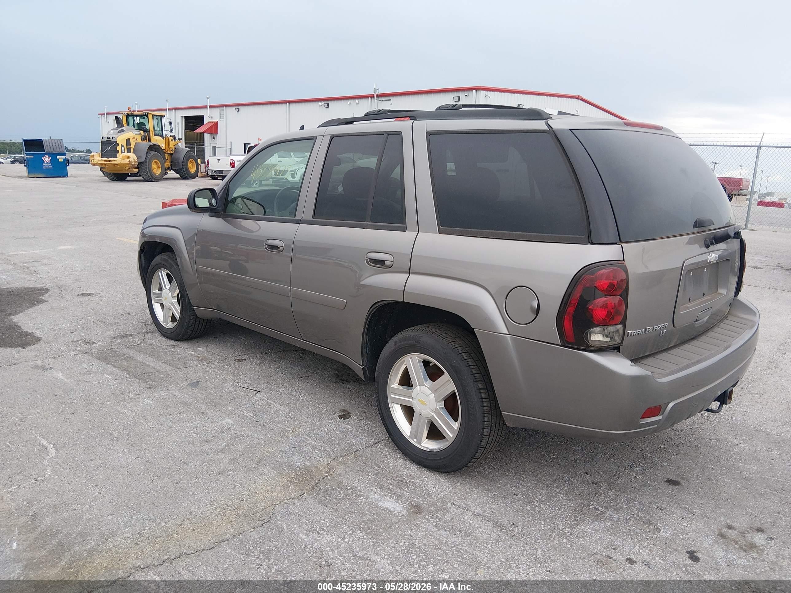 CHEVROLET TRAILBLAZER image 3