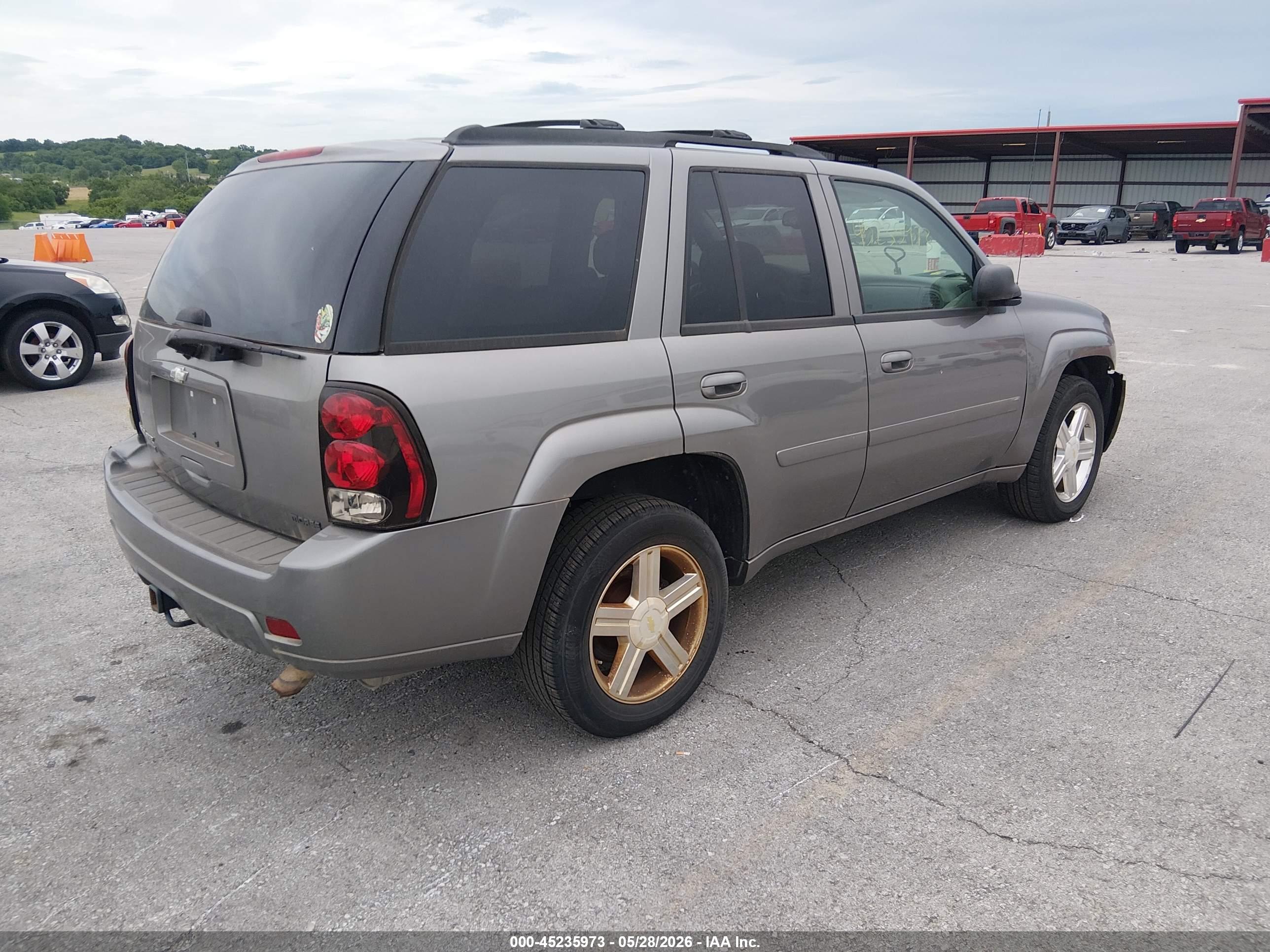 CHEVROLET TRAILBLAZER image 4