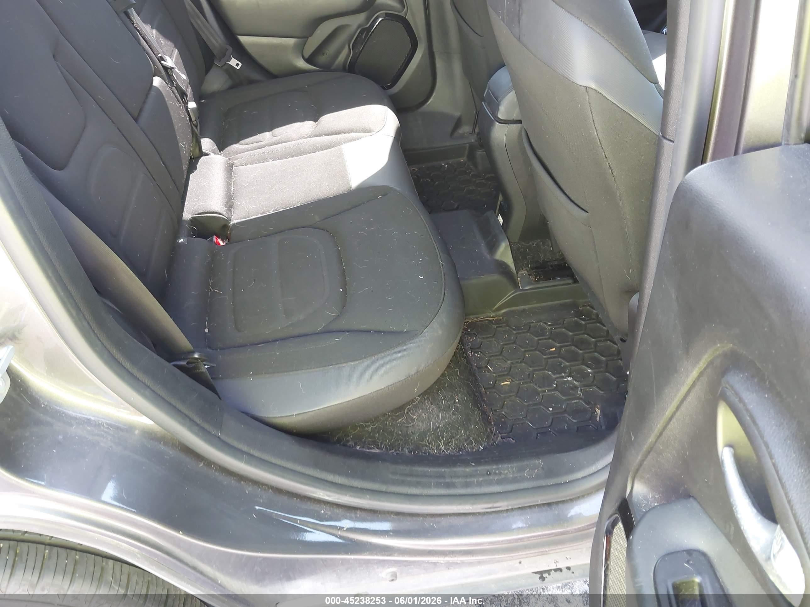 JEEP RENEGADE image 8