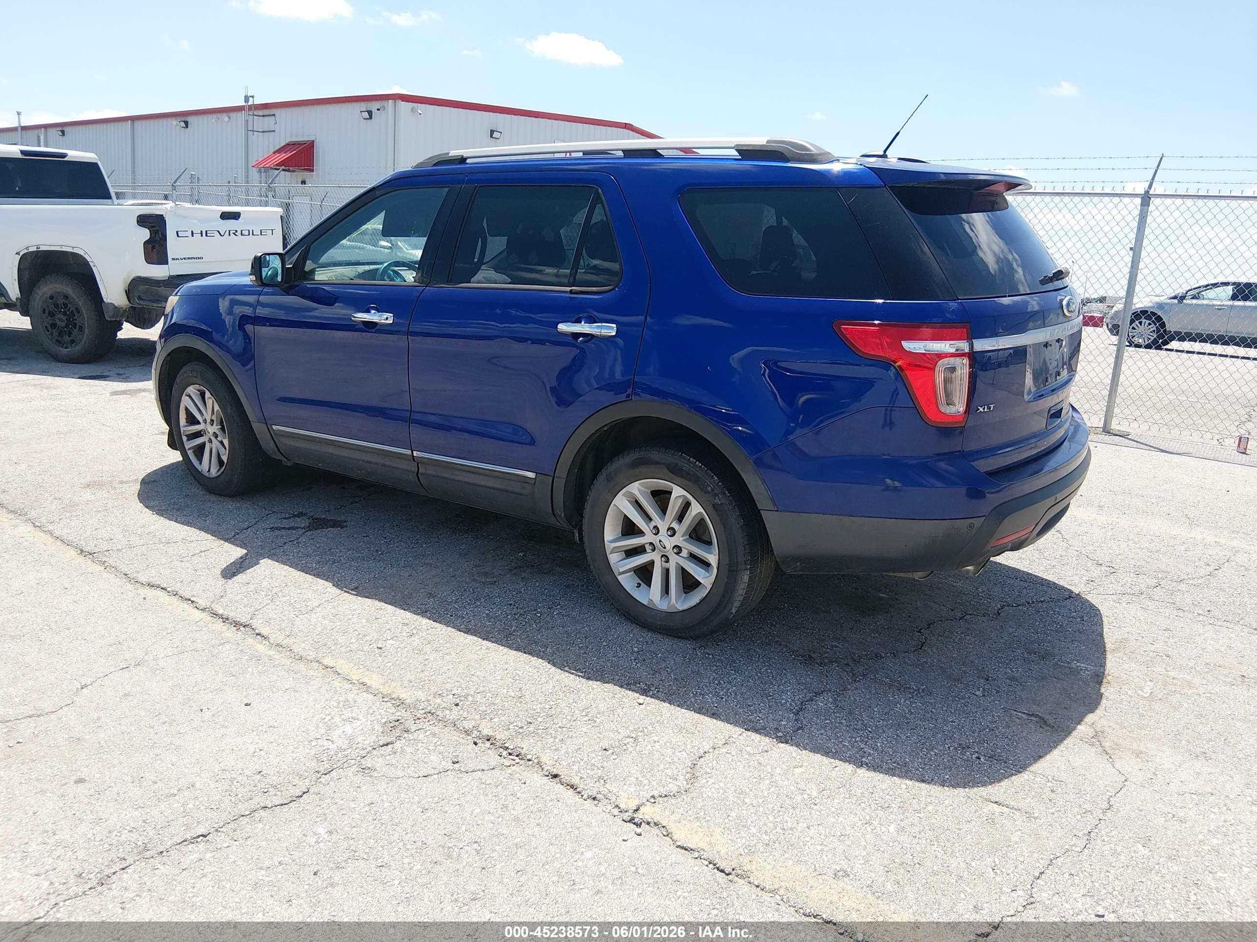 FORD EXPLORER image 3