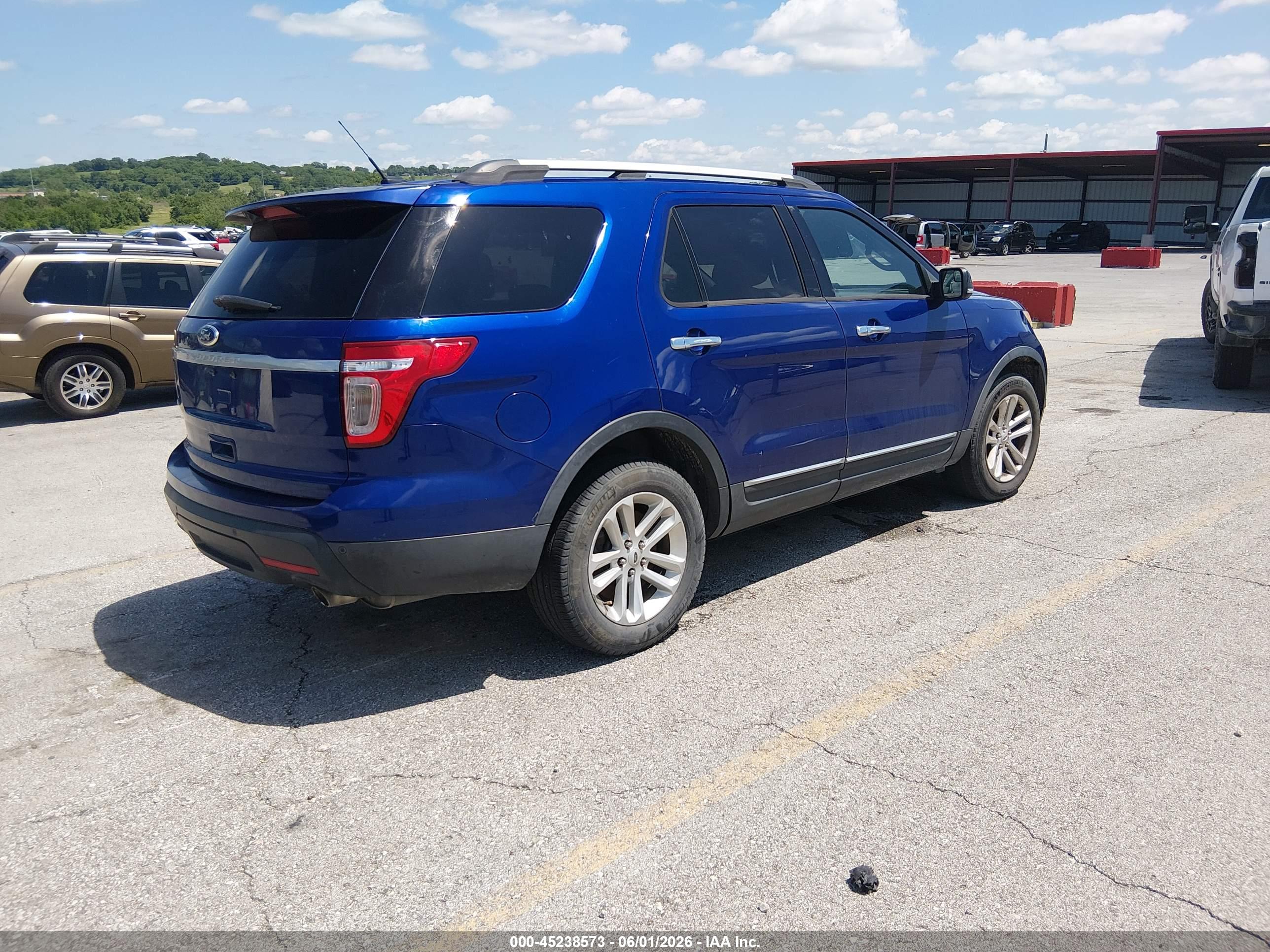 FORD EXPLORER image 4