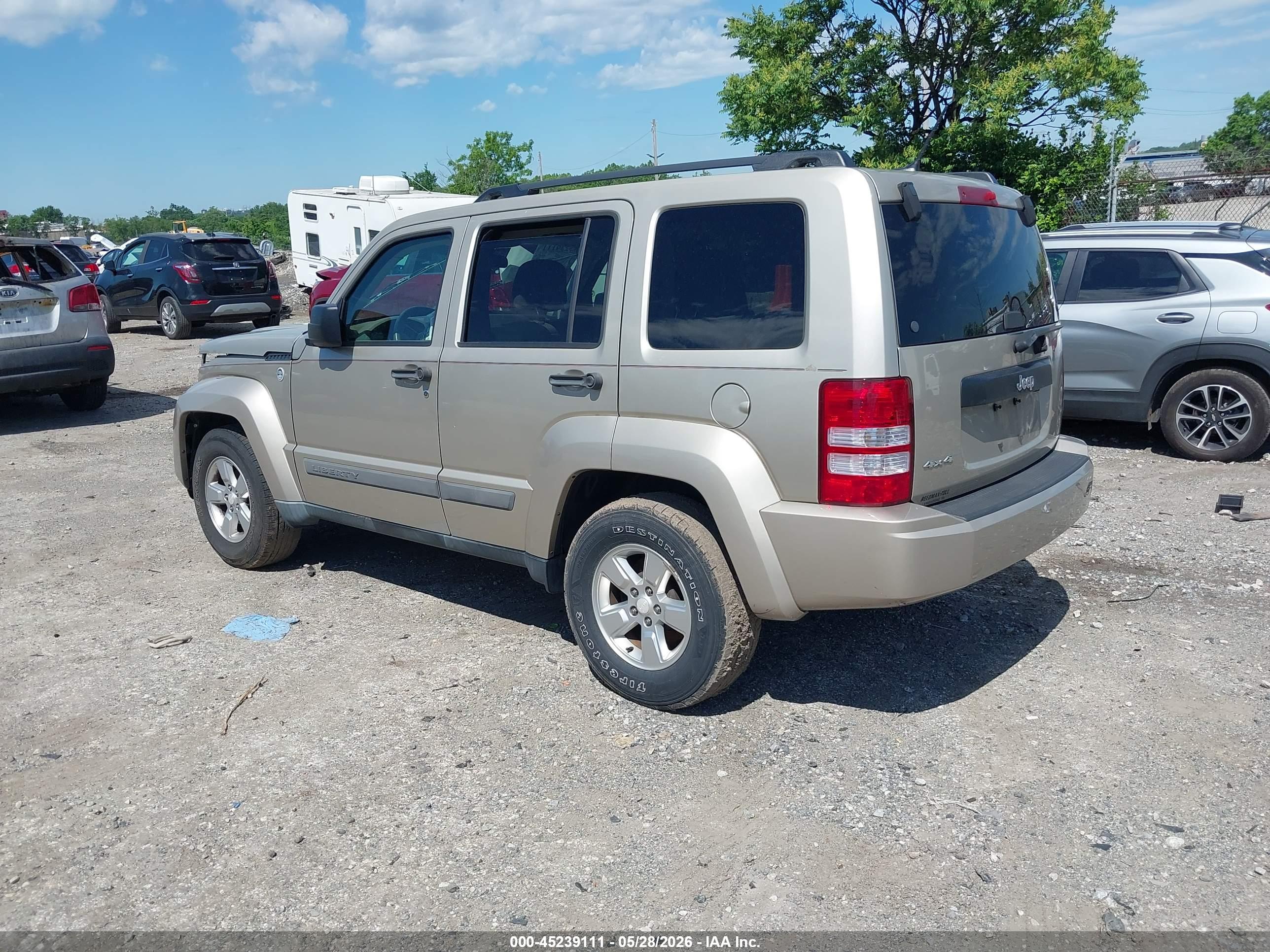 JEEP LIBERTY image 3