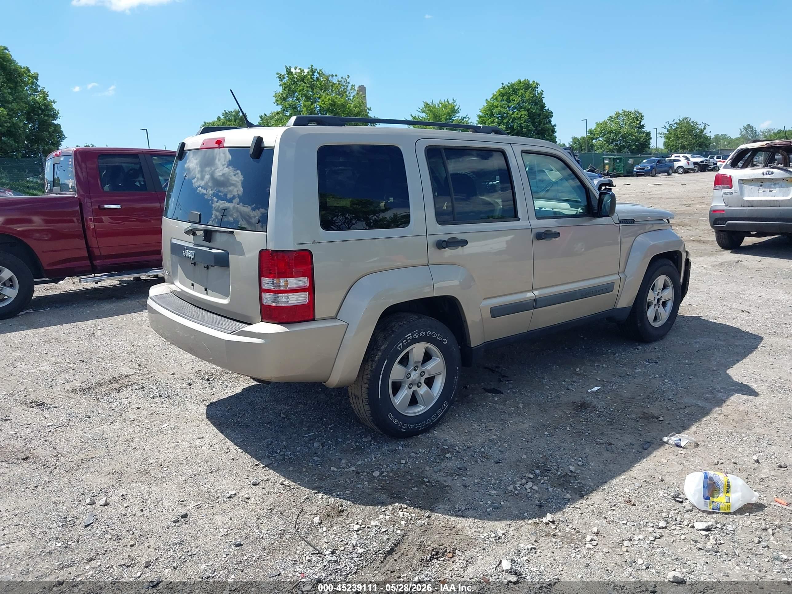 JEEP LIBERTY image 4