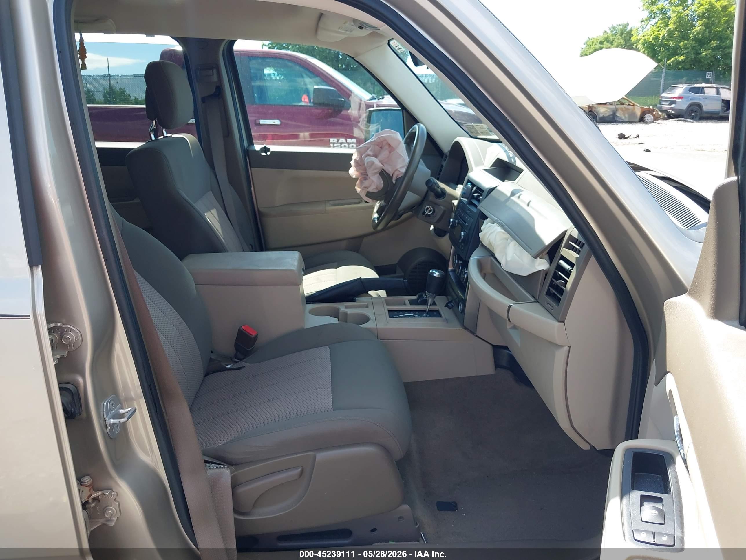 JEEP LIBERTY image 5