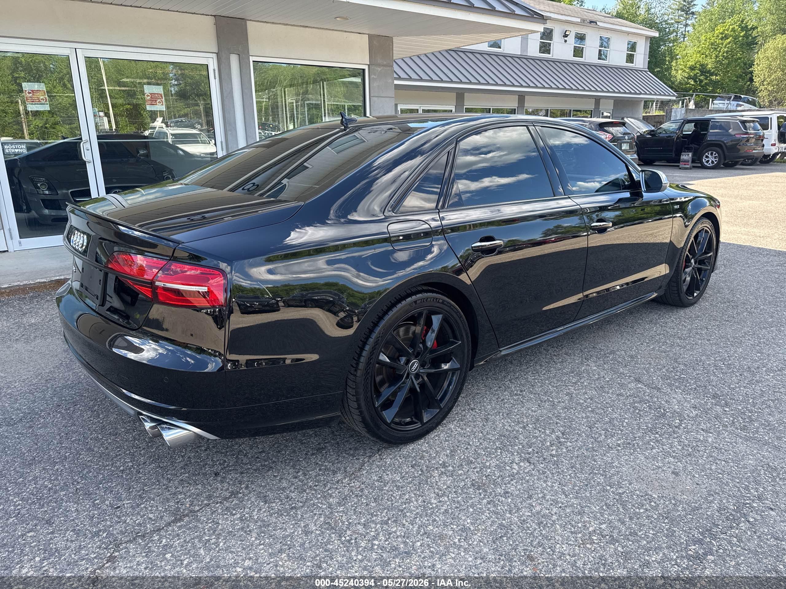 AUDI S8 image 4