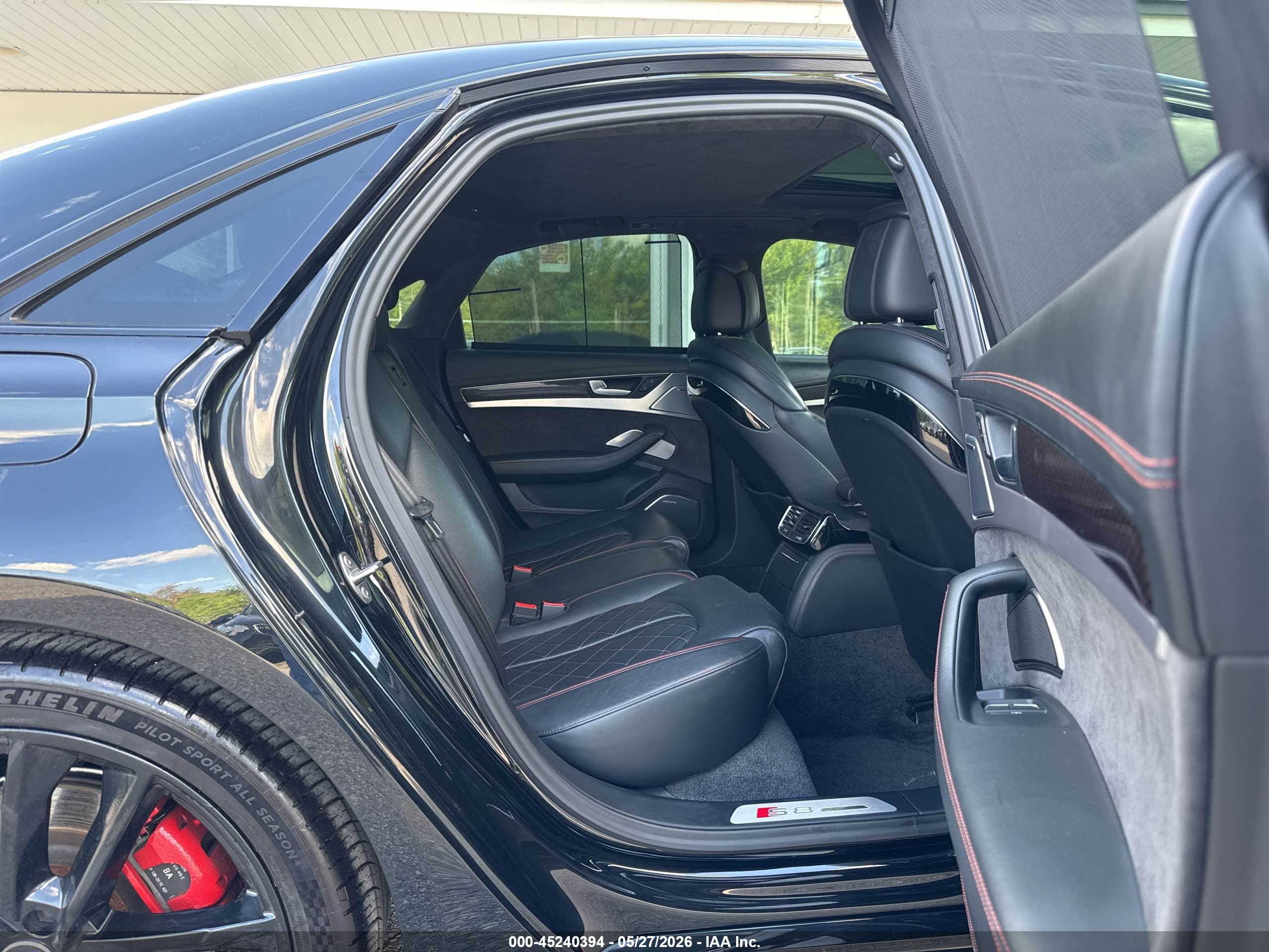 AUDI S8 image 8