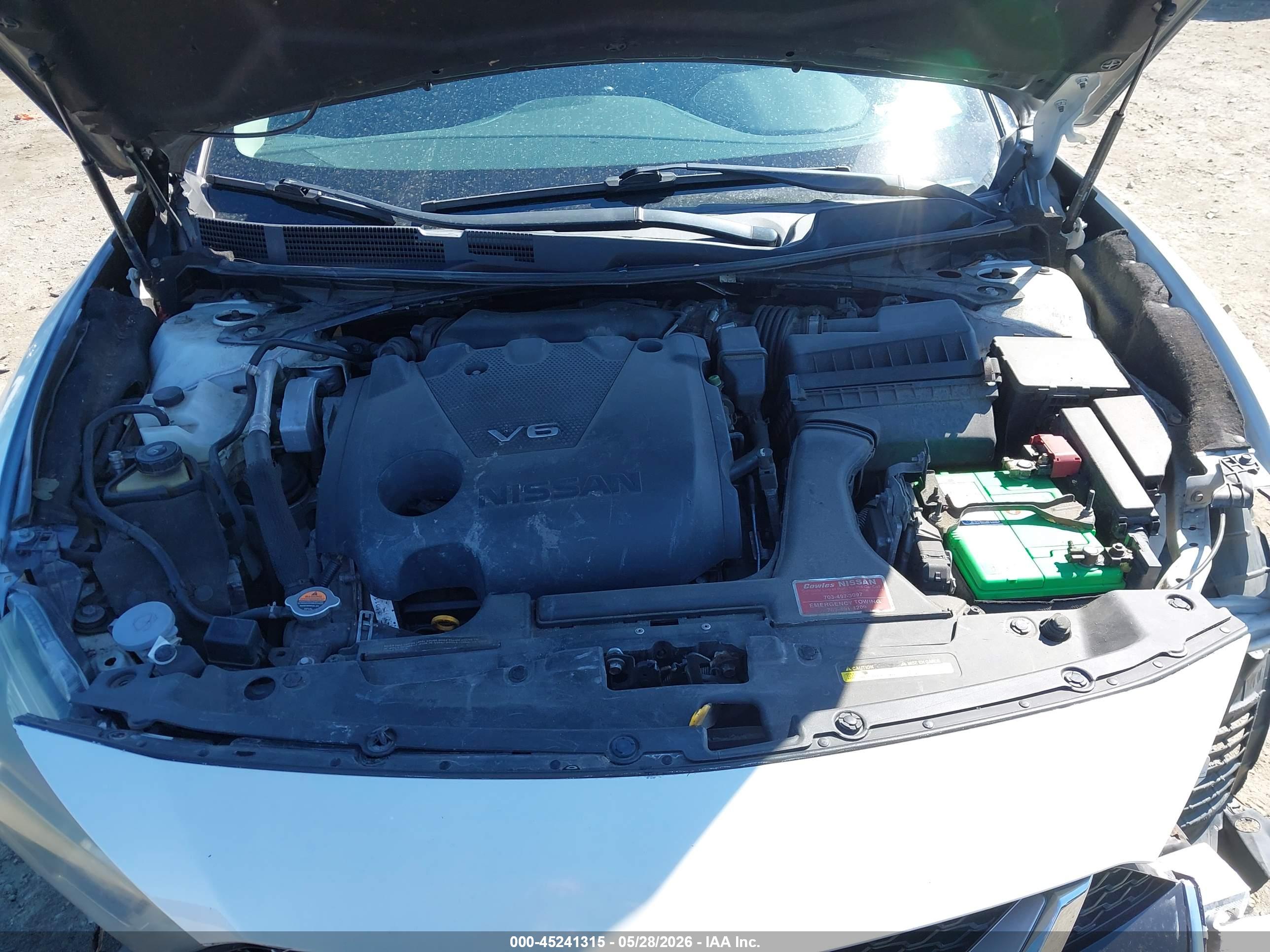 NISSAN MAXIMA image 10