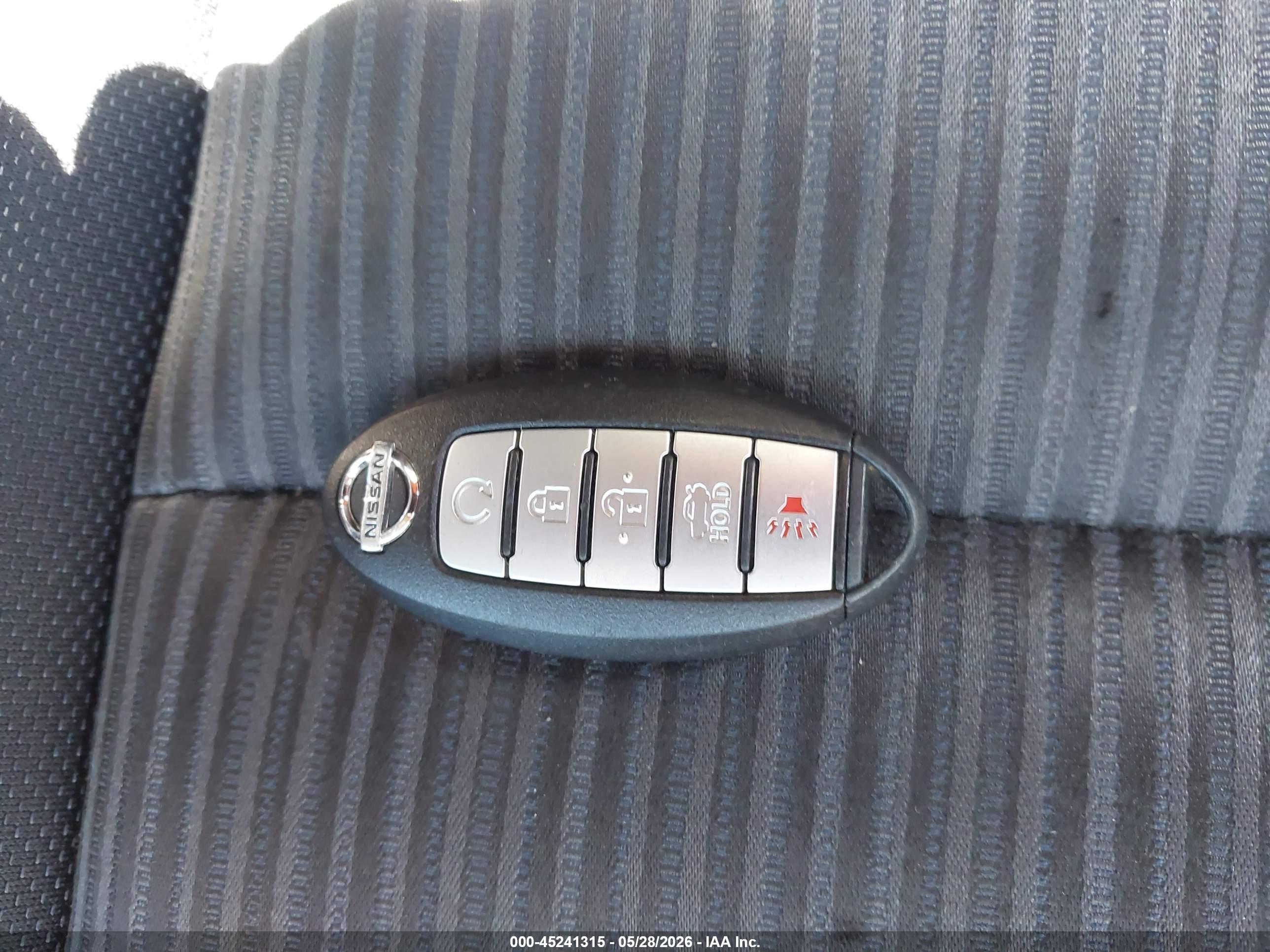 NISSAN MAXIMA image 11