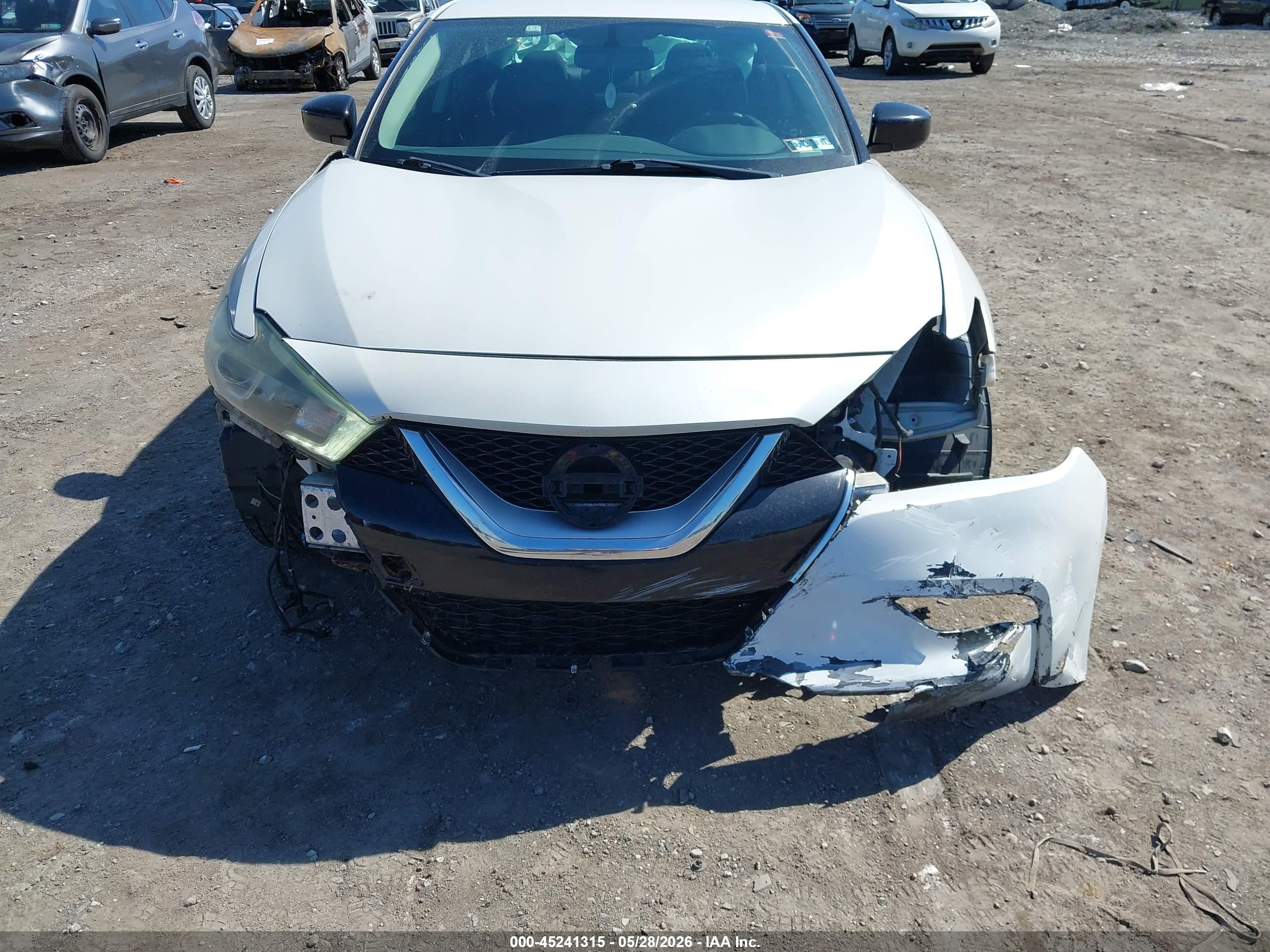 NISSAN MAXIMA image 6