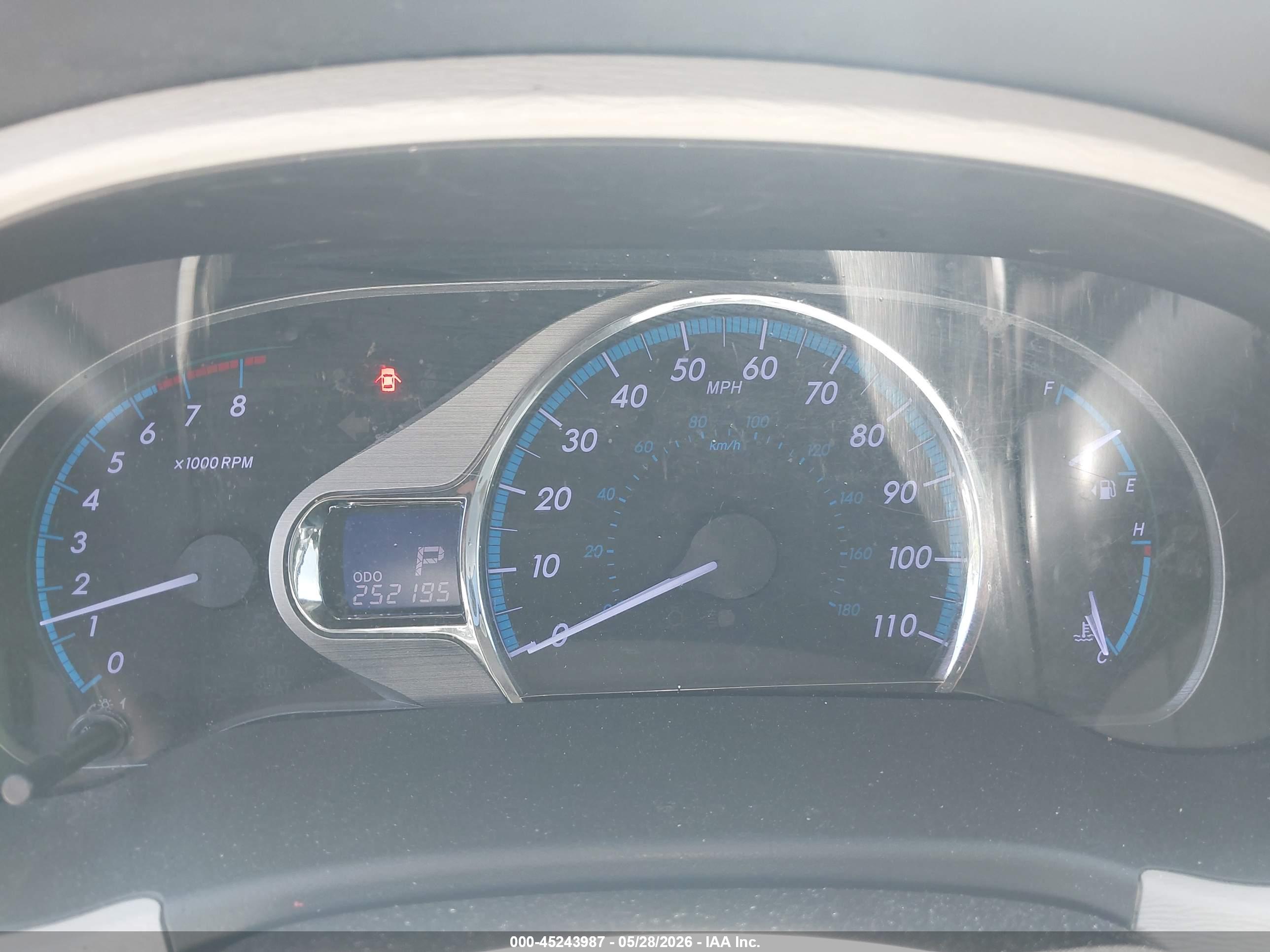 TOYOTA SIENNA image 7
