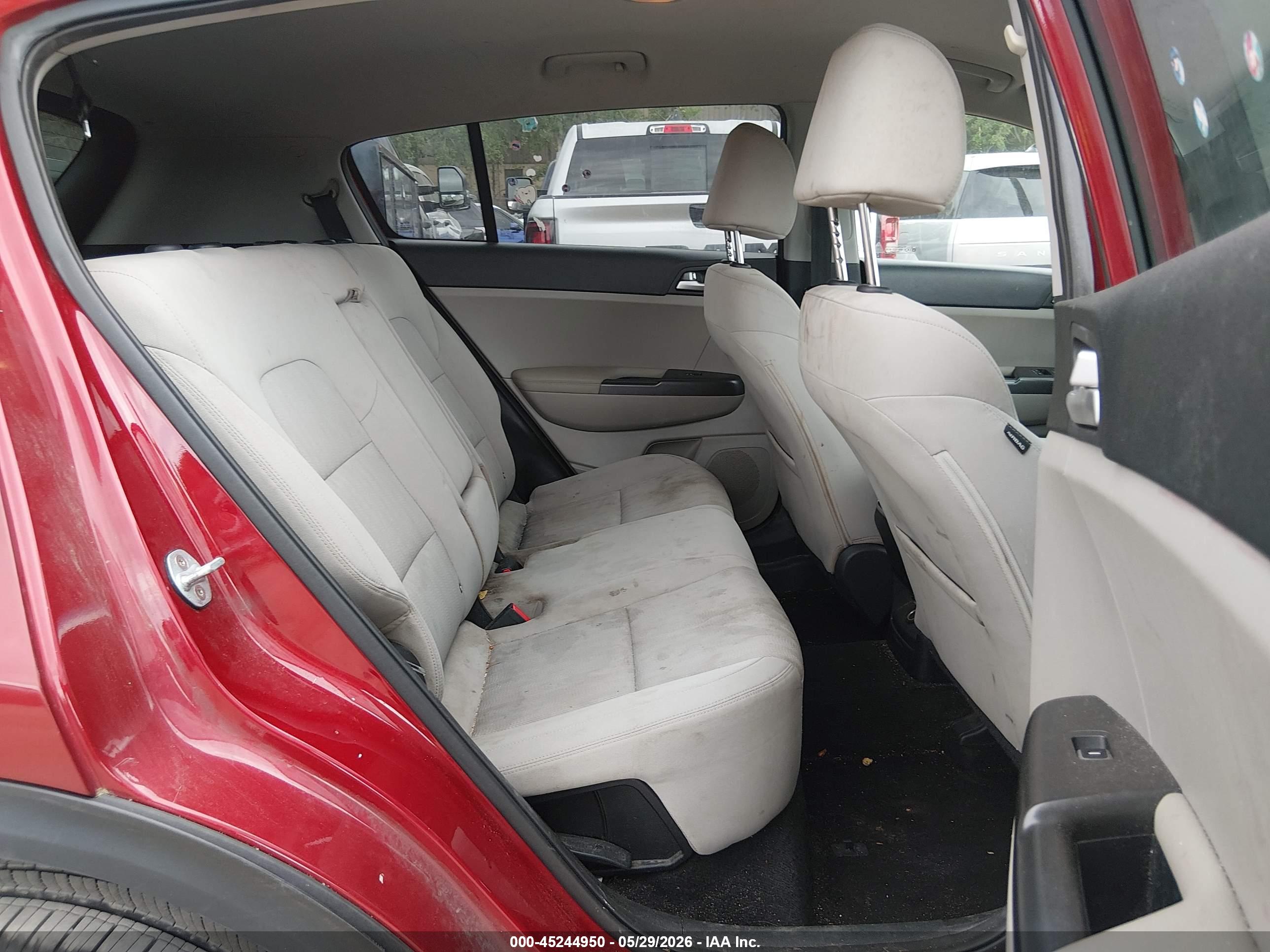 KIA SPORTAGE image 8