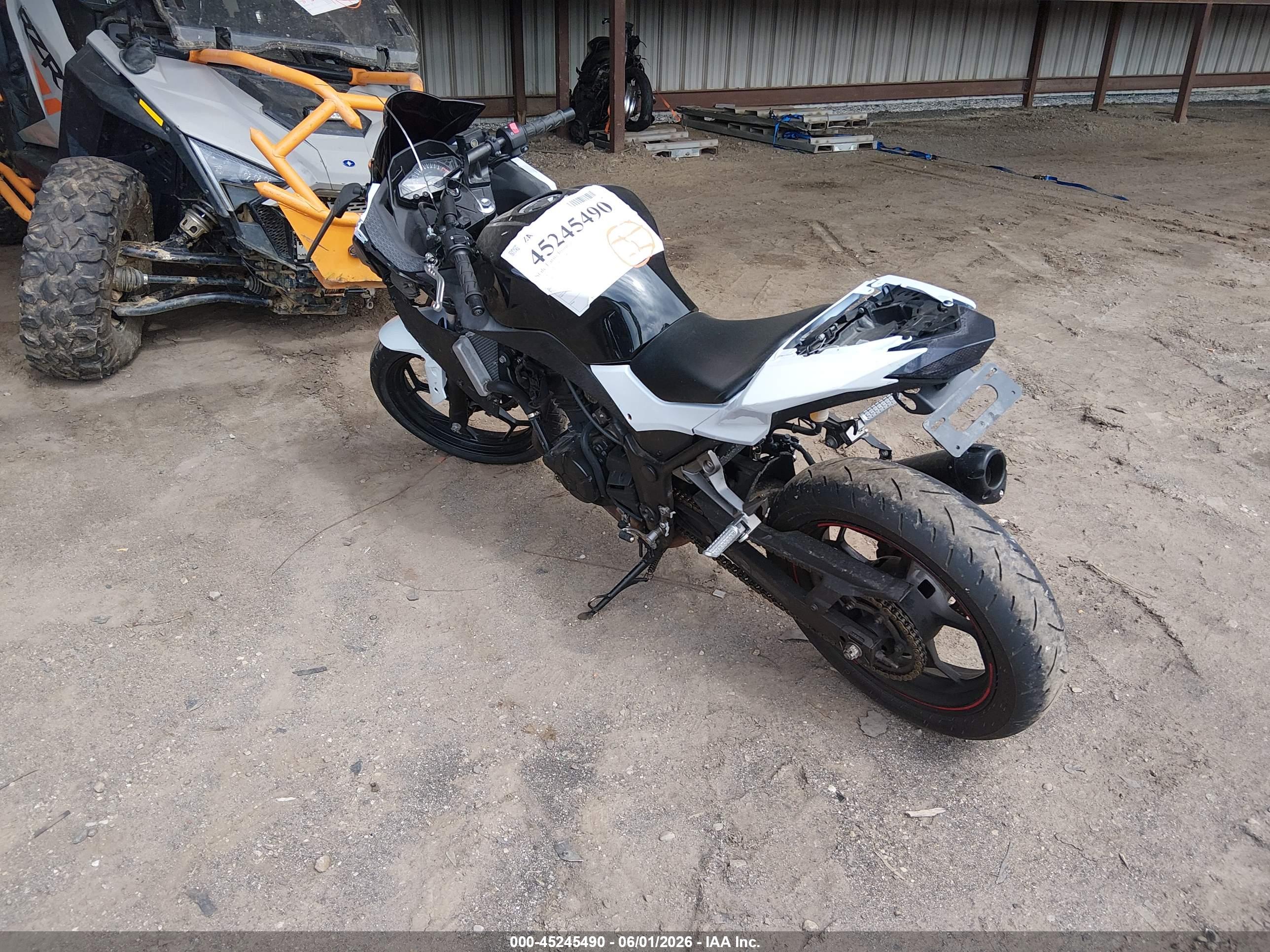 KAWASAKI EX300 image 3
