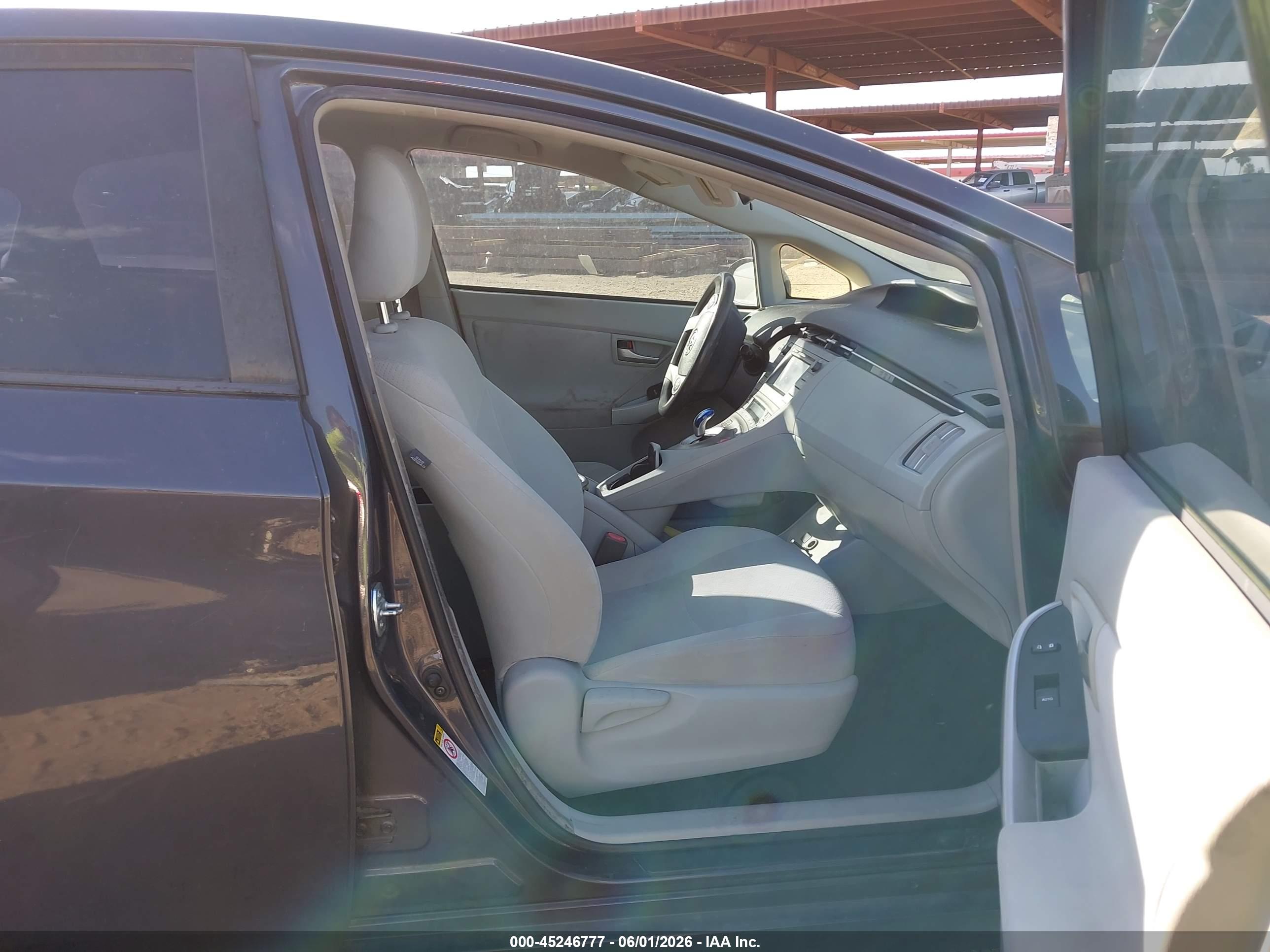 TOYOTA PRIUS image 5