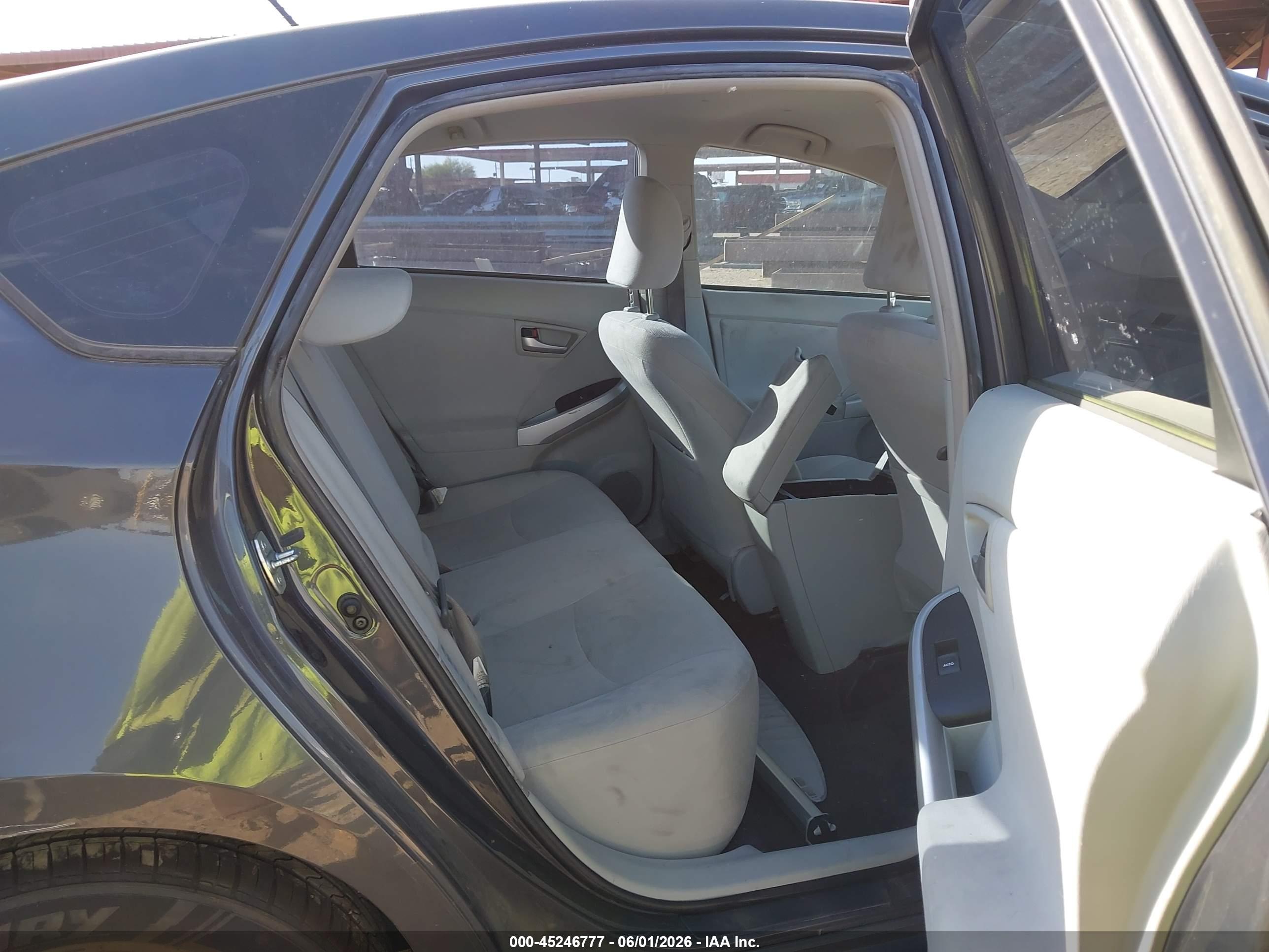 TOYOTA PRIUS image 8