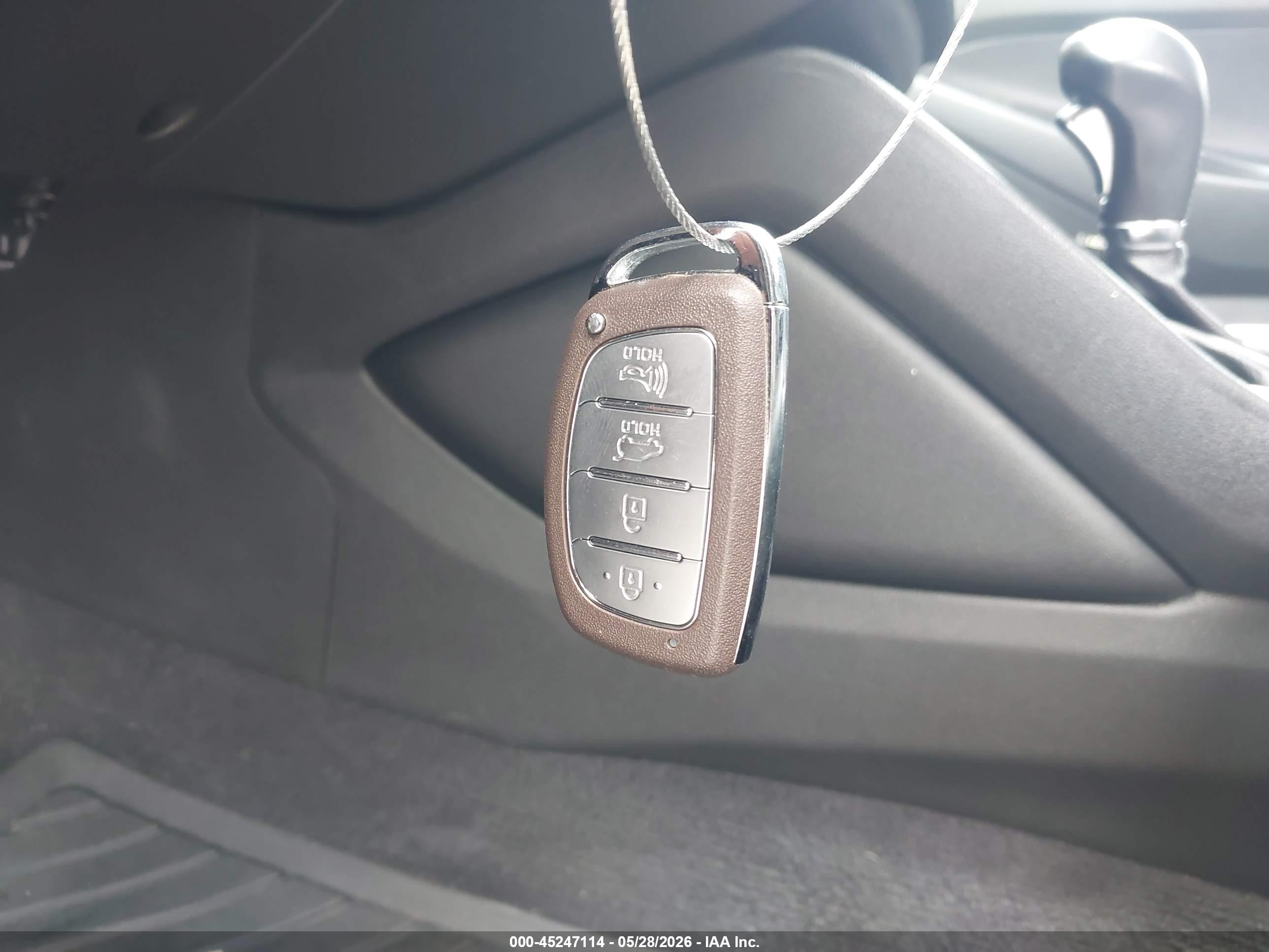 HYUNDAI TUCSON image 11