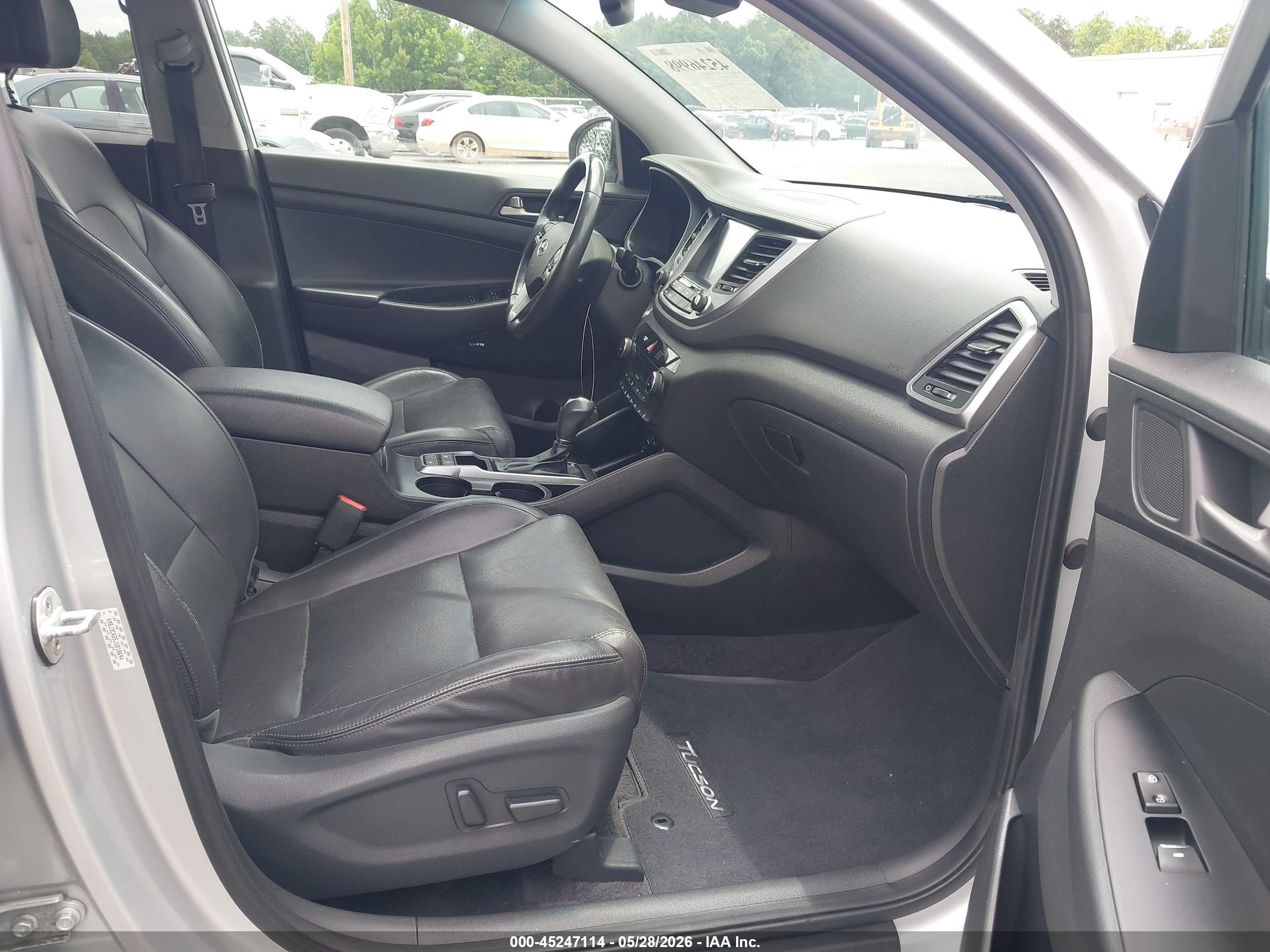 HYUNDAI TUCSON image 5