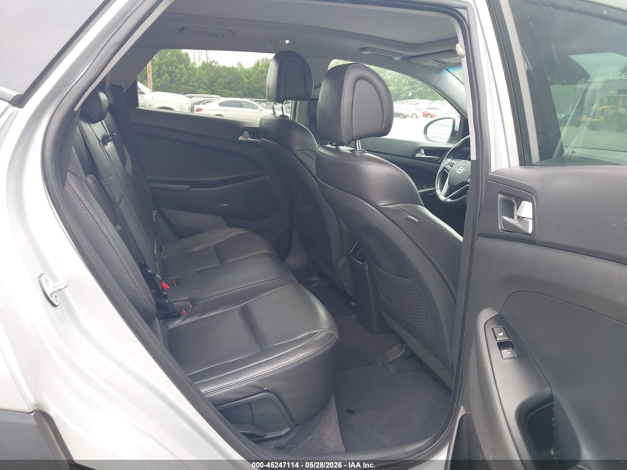 HYUNDAI TUCSON image 8