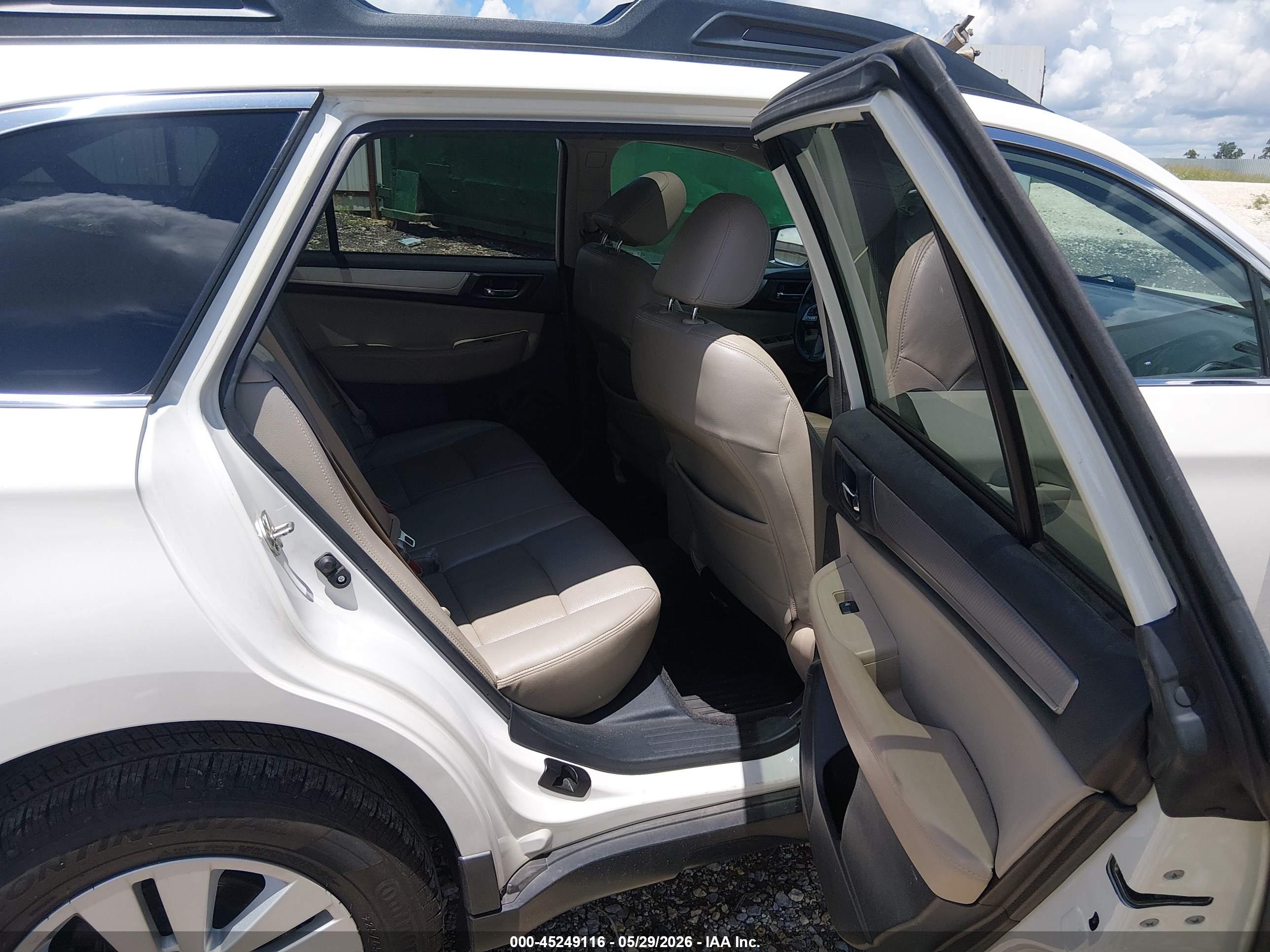 SUBARU OUTBACK image 8