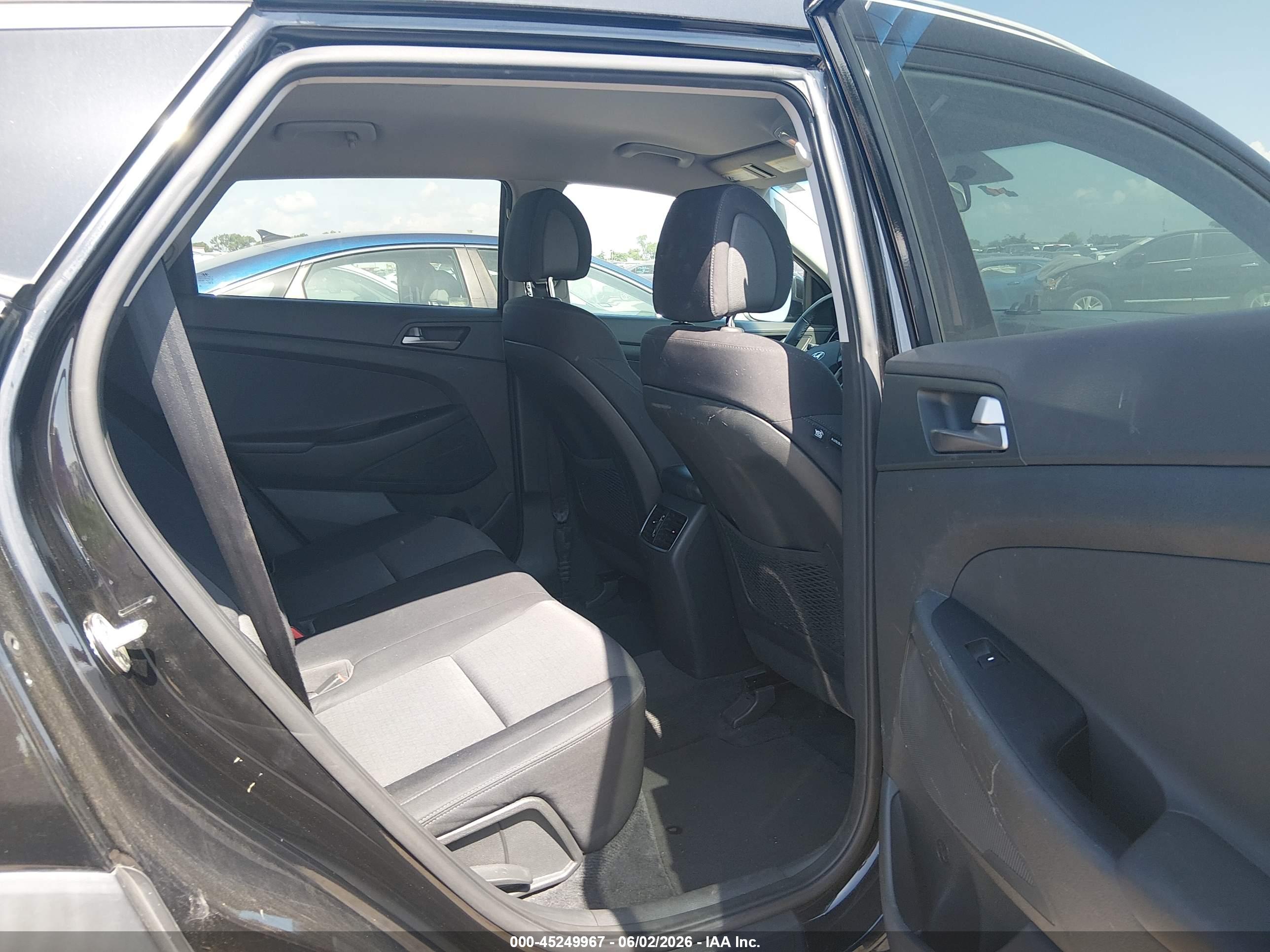 HYUNDAI TUCSON image 8